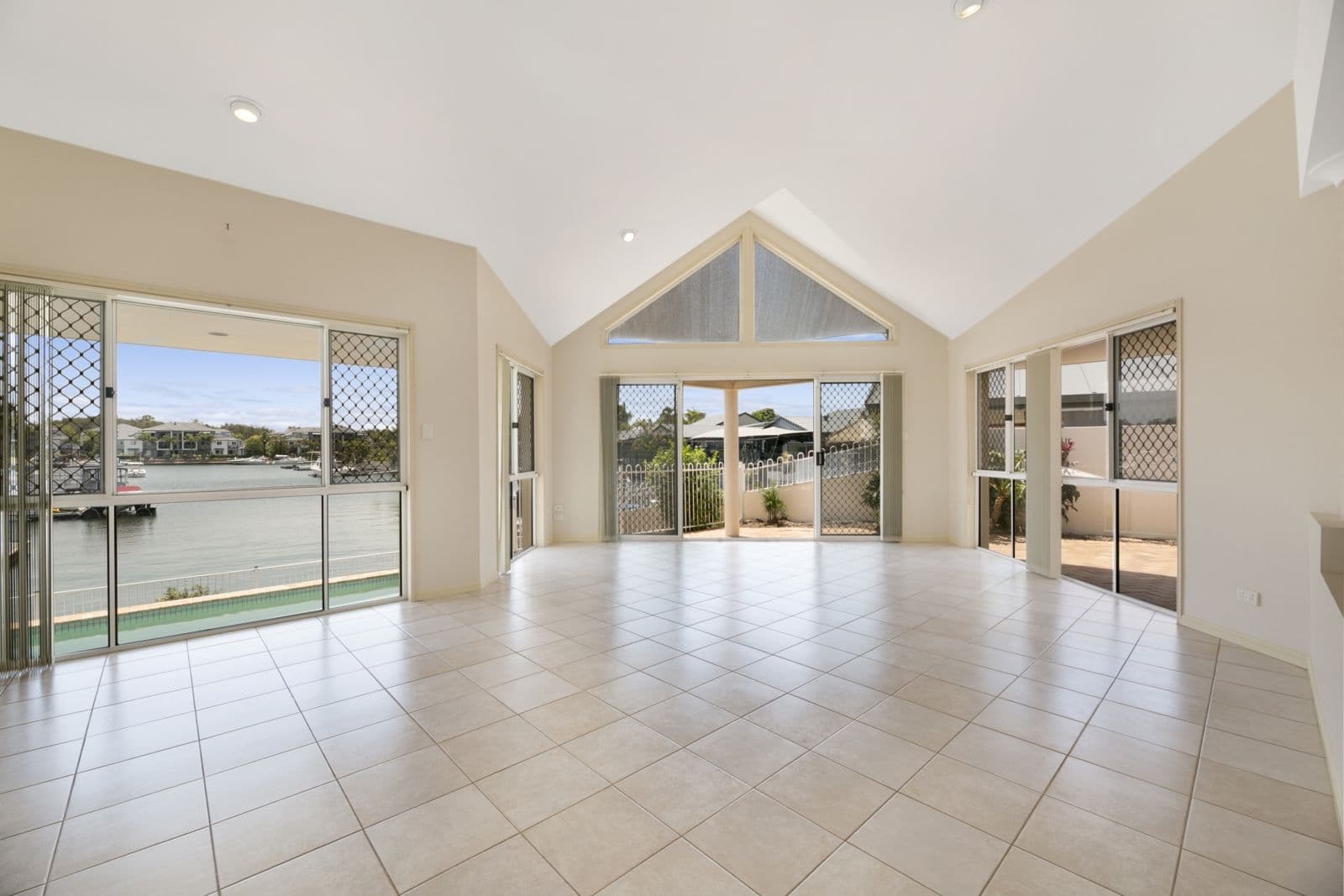 38 Medika Street, Runaway Bay QLD 4216, Runaway Bay - Thumbnail 7