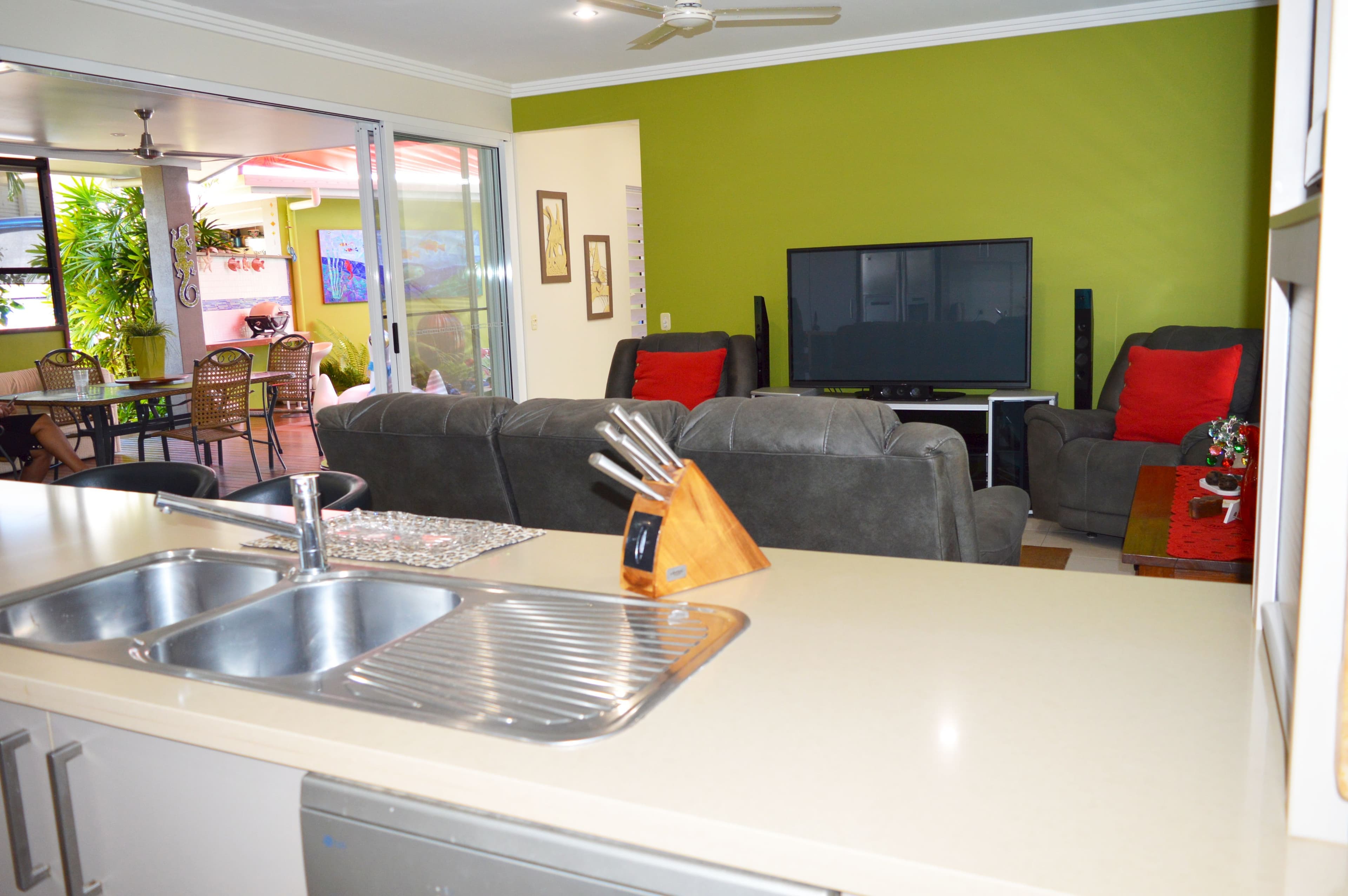 12 Southward Street, Mission Beach QLD 4852, Mission Beach - Thumbnail 4