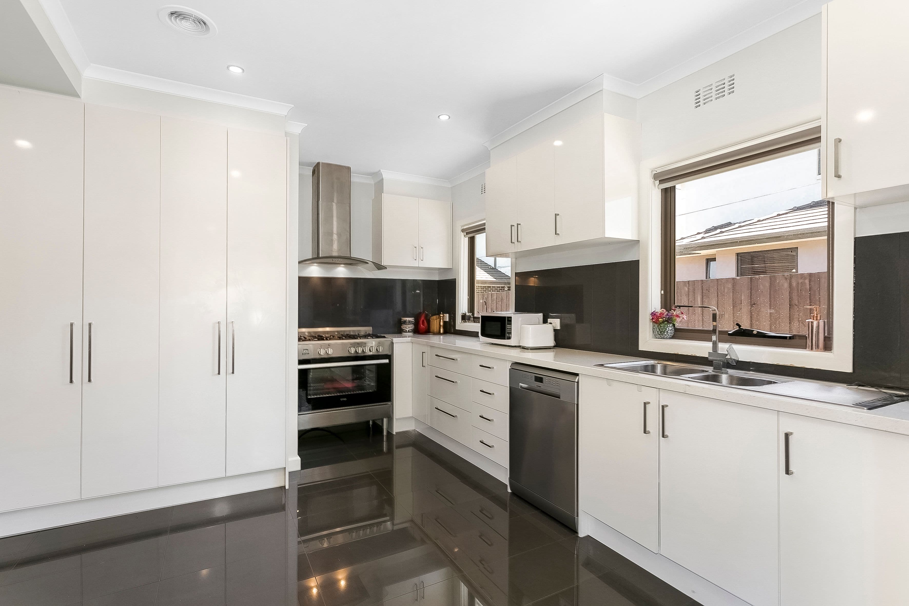 13 Richard Street, Glen Waverley VIC 3150, Glen Waverley - Thumbnail 3
