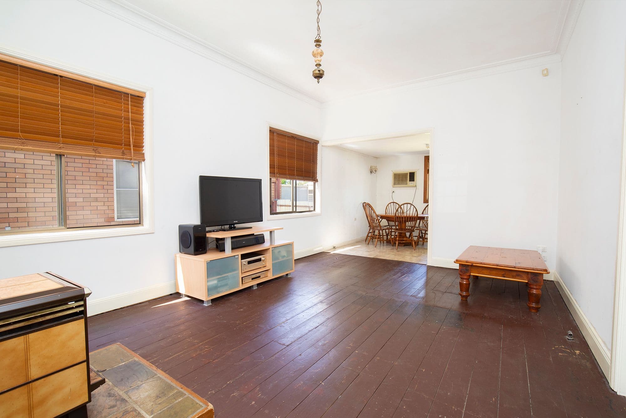 8 Rowes Lane, Cardiff Heights - Thumbnail 2