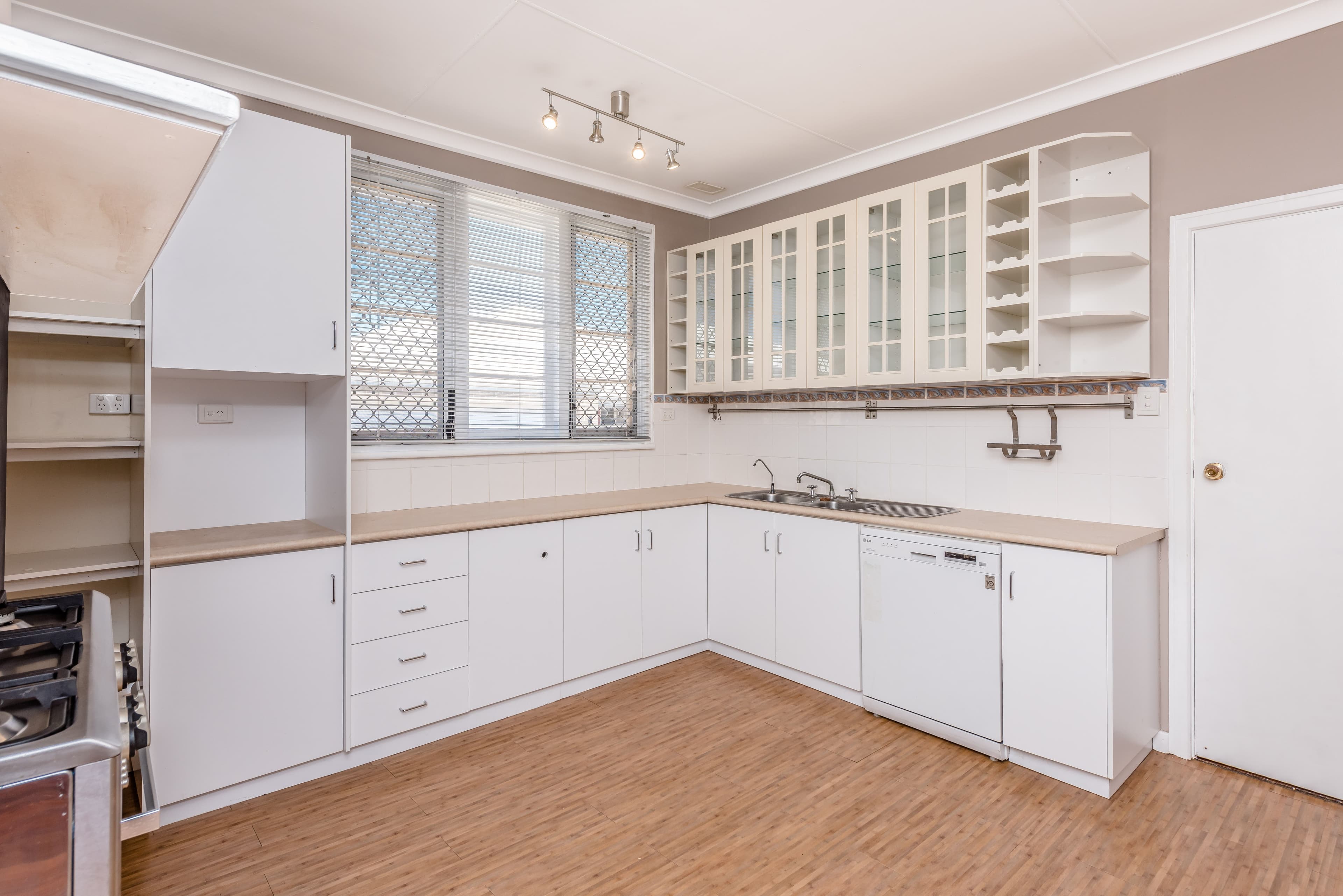 6 Stroud Street, Beachlands WA 6530, Beachlands - Thumbnail 4