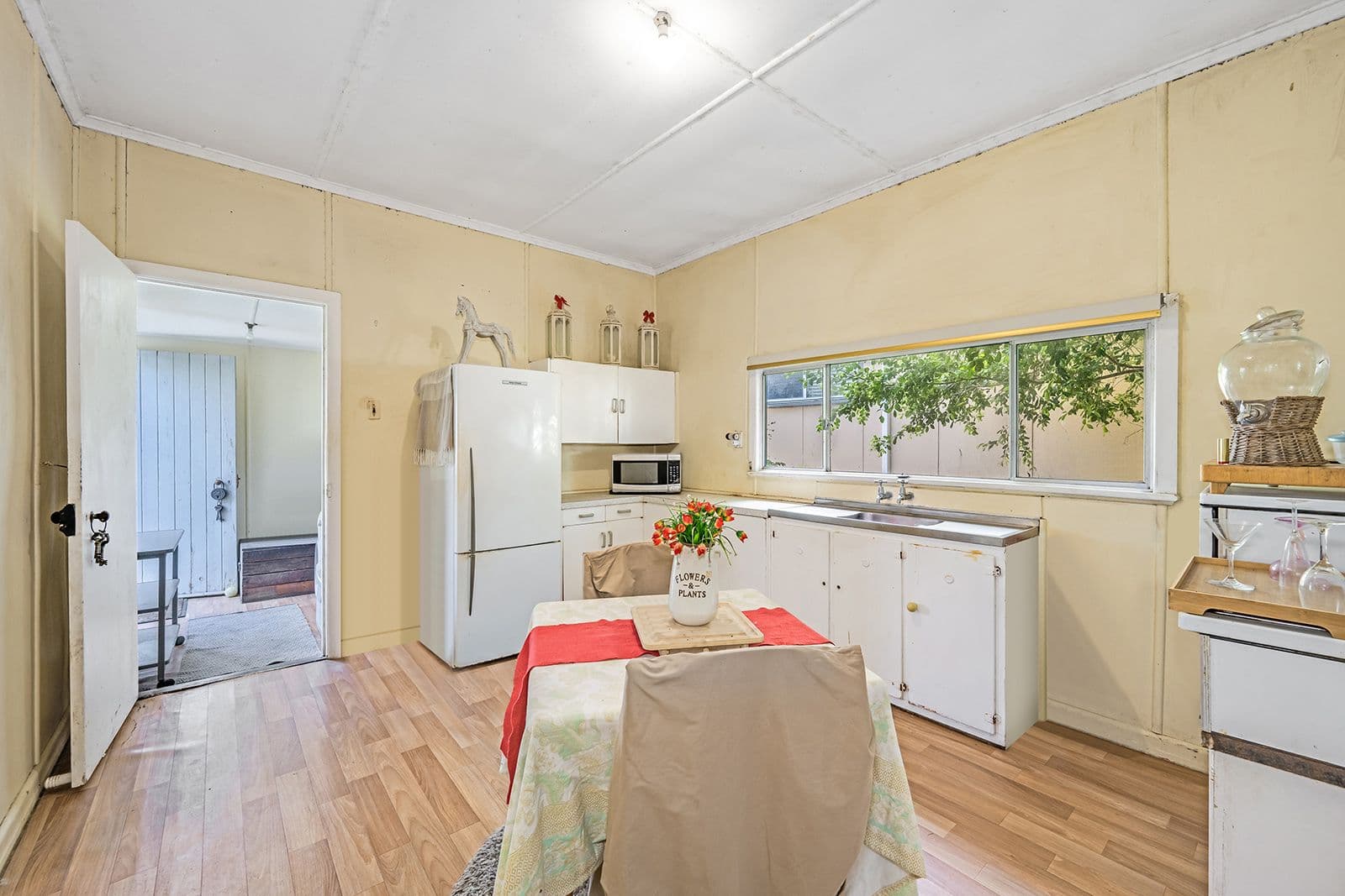163 Scarborough Road, Redcliffe QLD 4020, Redcliffe - Thumbnail 2
