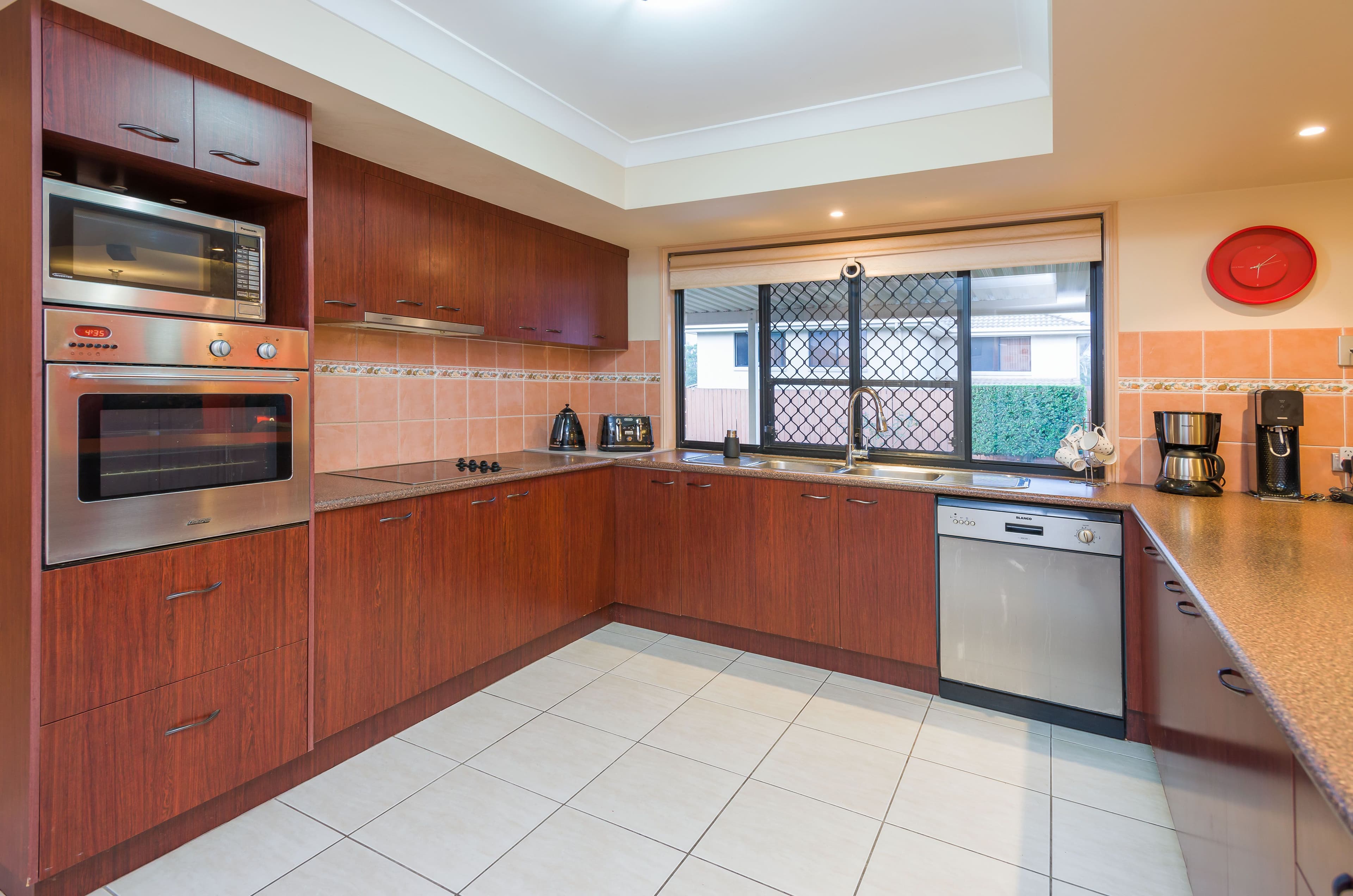 6 Picardie Close, Mansfield QLD 4122, Mansfield - Thumbnail 3