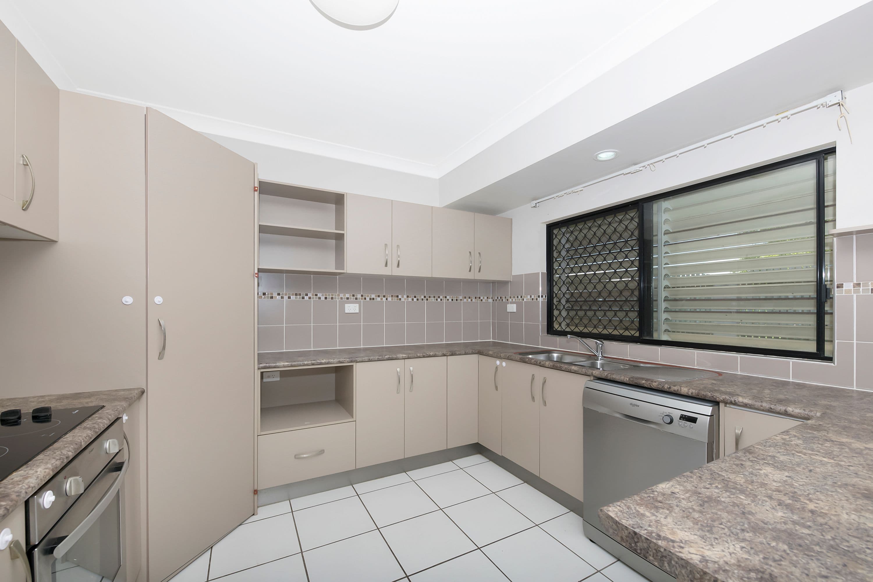 14A Latchford Street, Pimlico QLD 4812, Pimlico - Thumbnail 2