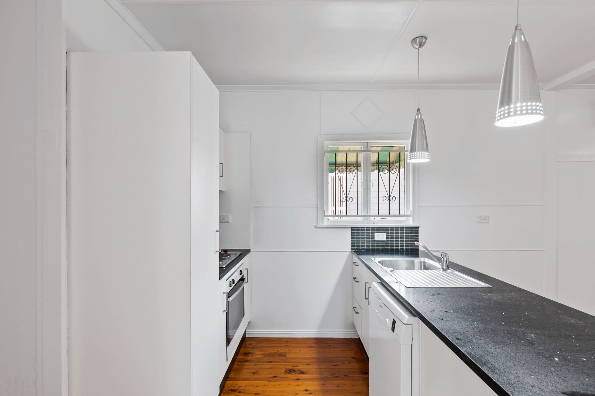 13 Sutton Street, Redcliffe QLD 4020, Redcliffe - Thumbnail 2