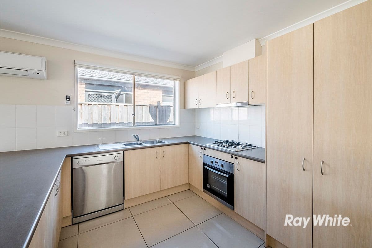 92 William Thwaites Boulevard, Cranbourne North VIC 3977, Cranbourne North - Thumbnail 2