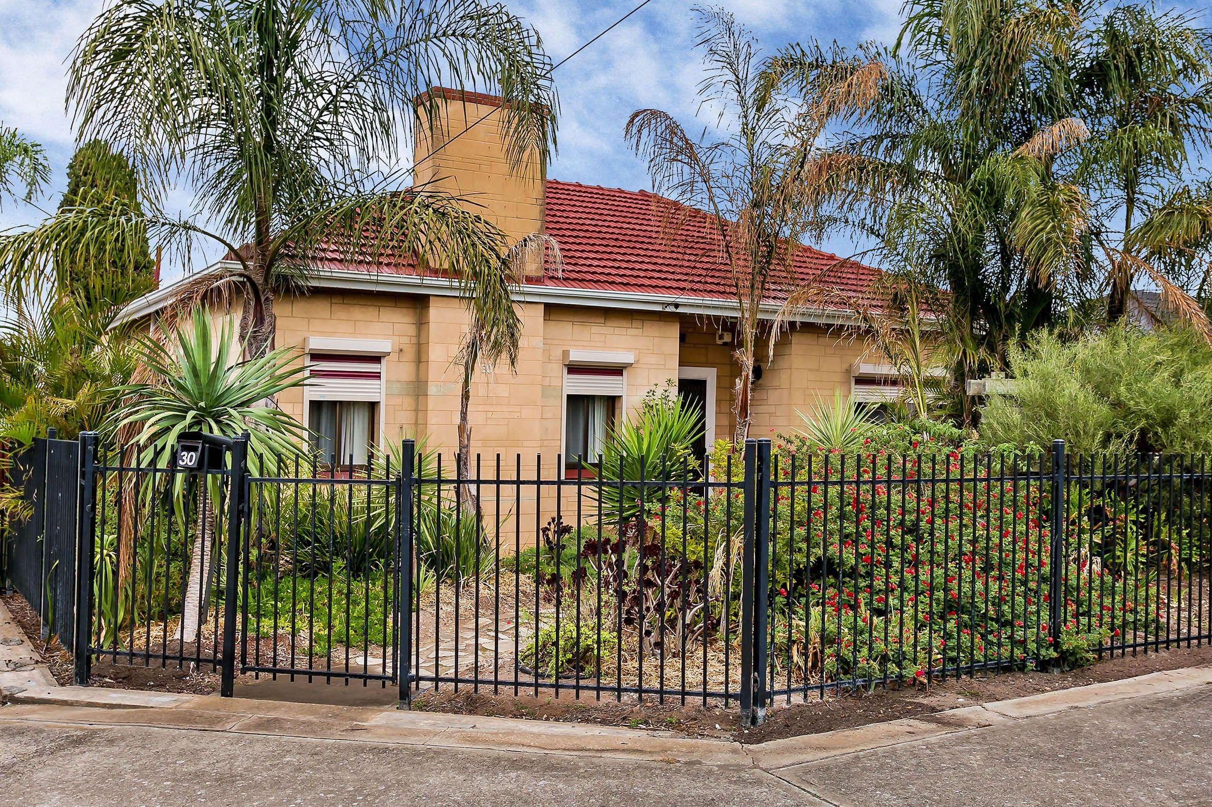 38/3 Tedder Avenue, Main Beach - Thumbnail 2