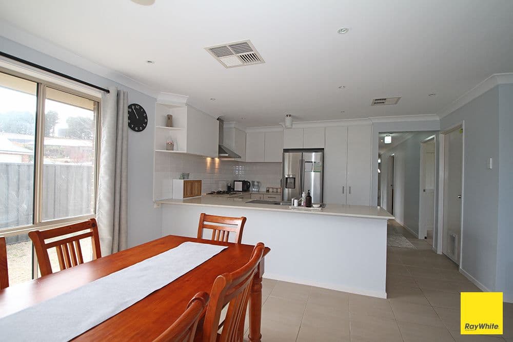 19 Deniston Circuit, Bungendore - Thumbnail 2