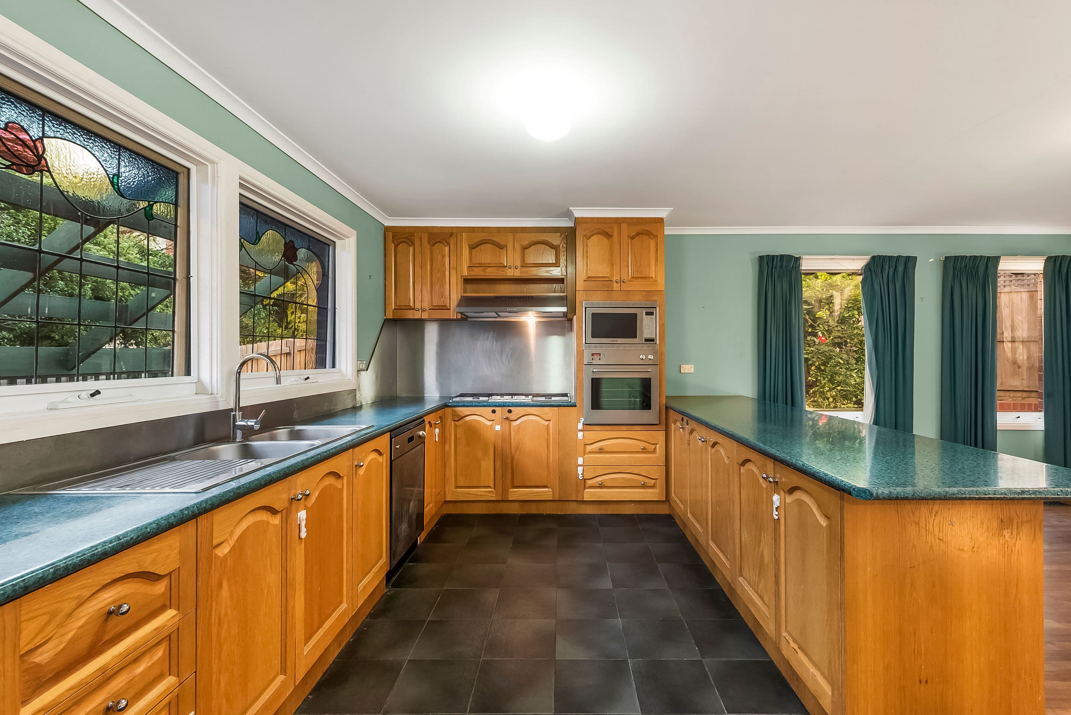 7 Moonstone Court, Wheelers Hill VIC 3150, Wheelers Hill - Thumbnail 2