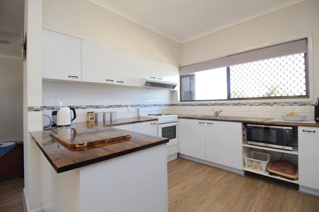 55 Loch Street, Emerald QLD 4720, Emerald - Thumbnail 2