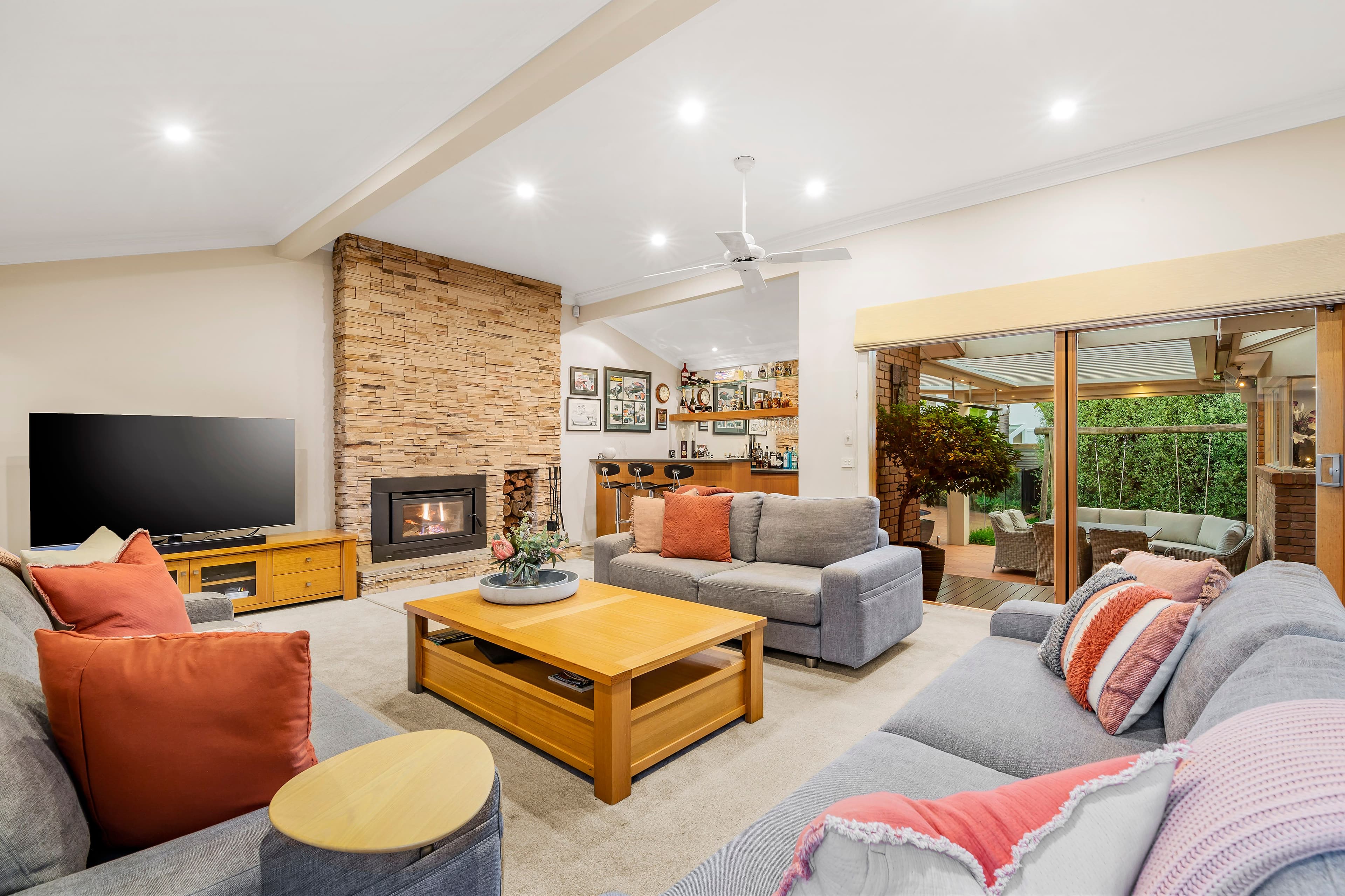 9 Jessica Close, Wantirna South VIC 3152, Wantirna South - Thumbnail 2