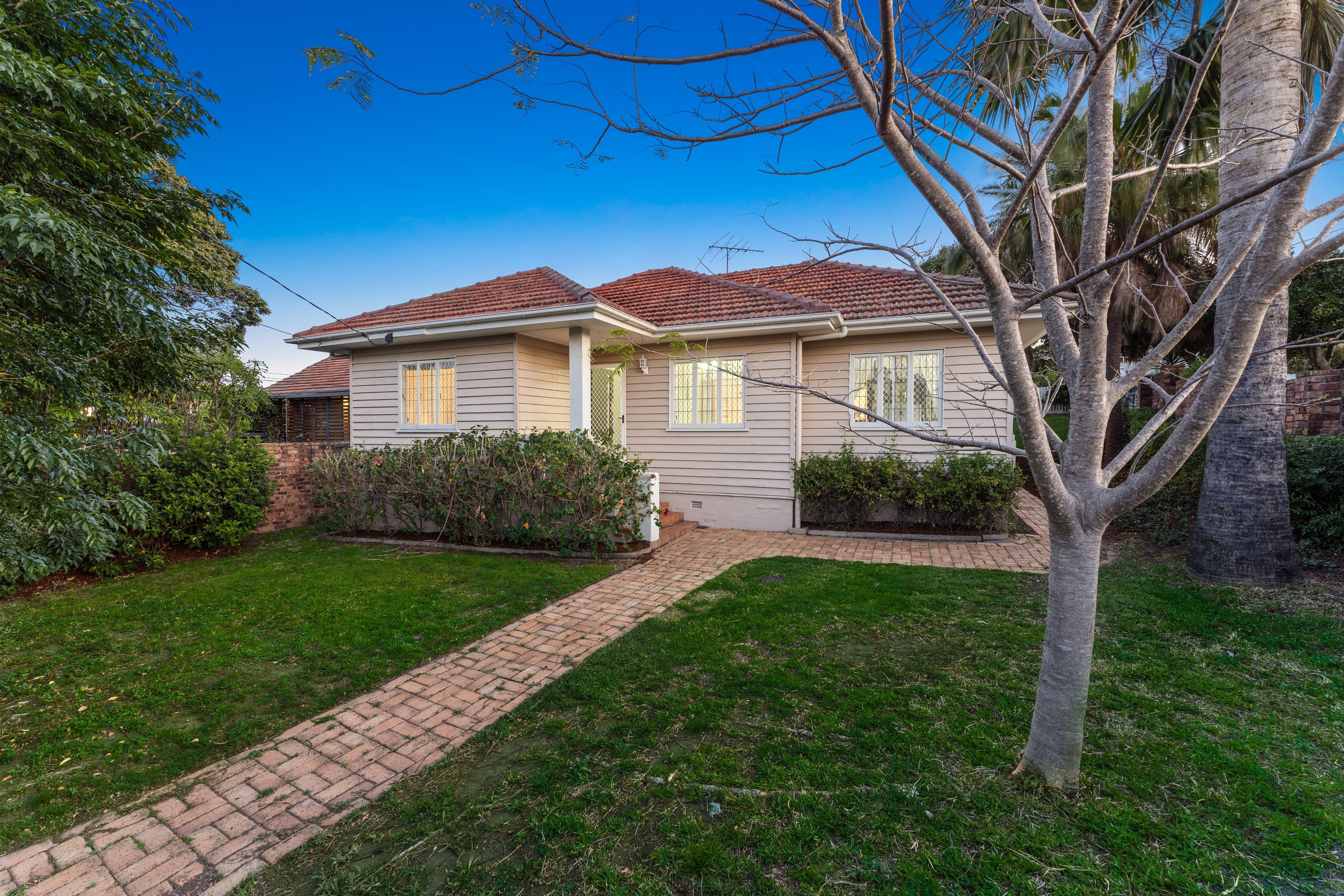 166 Hamilton Road, Wavell Heights QLD 4012, Wavell Heights - Thumbnail 2