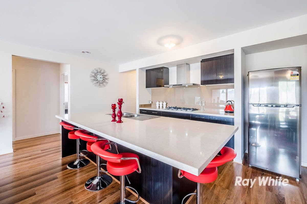 10 Brocker Street, Clyde North VIC 3978, Clyde North - Thumbnail 5