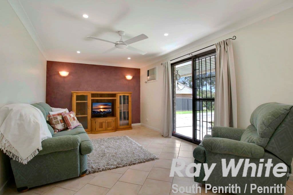 8 Malabine Place, South Penrith - Thumbnail 2