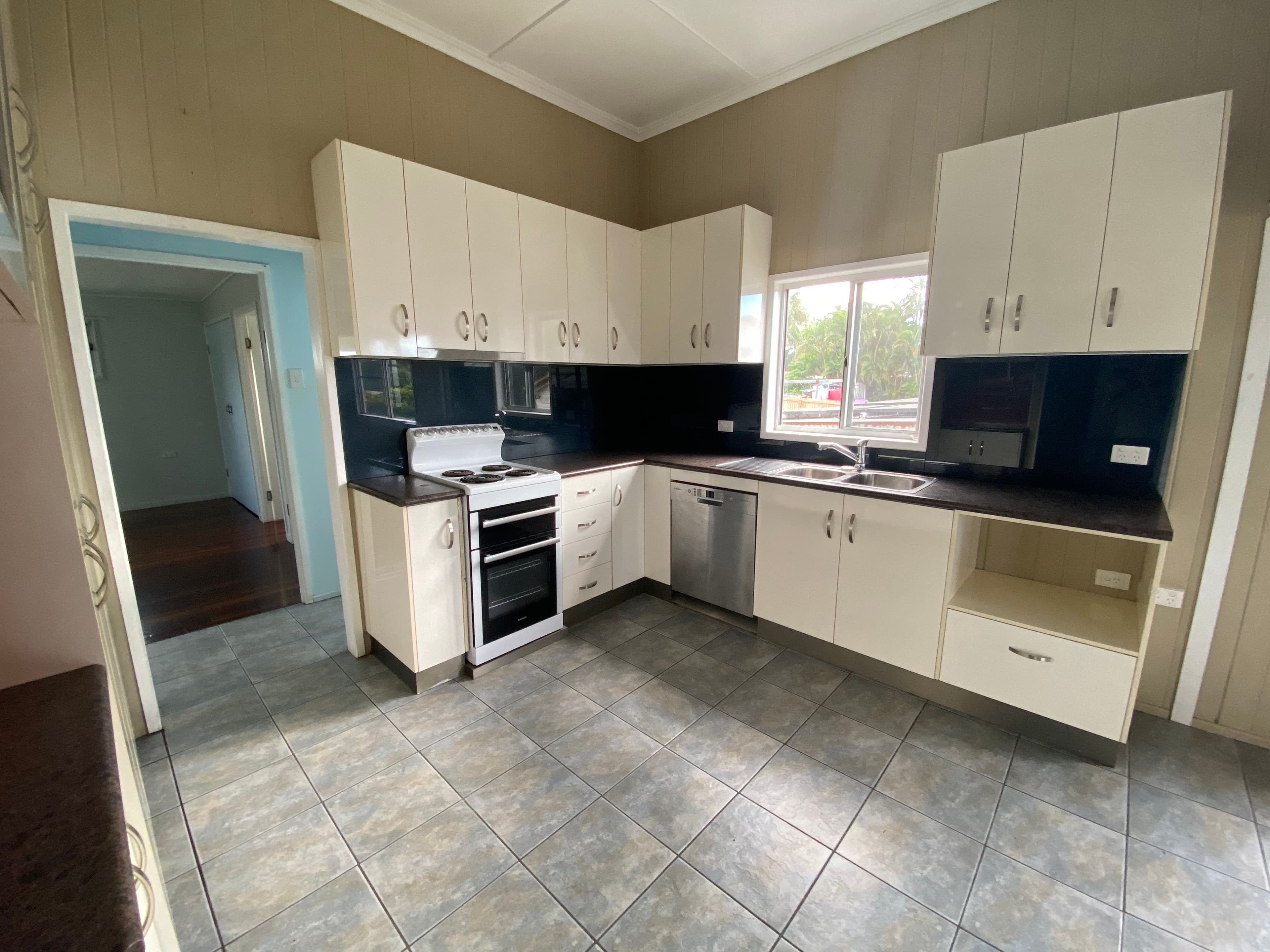 5 Heron Street, Sarina QLD 4737, Sarina - Thumbnail 3