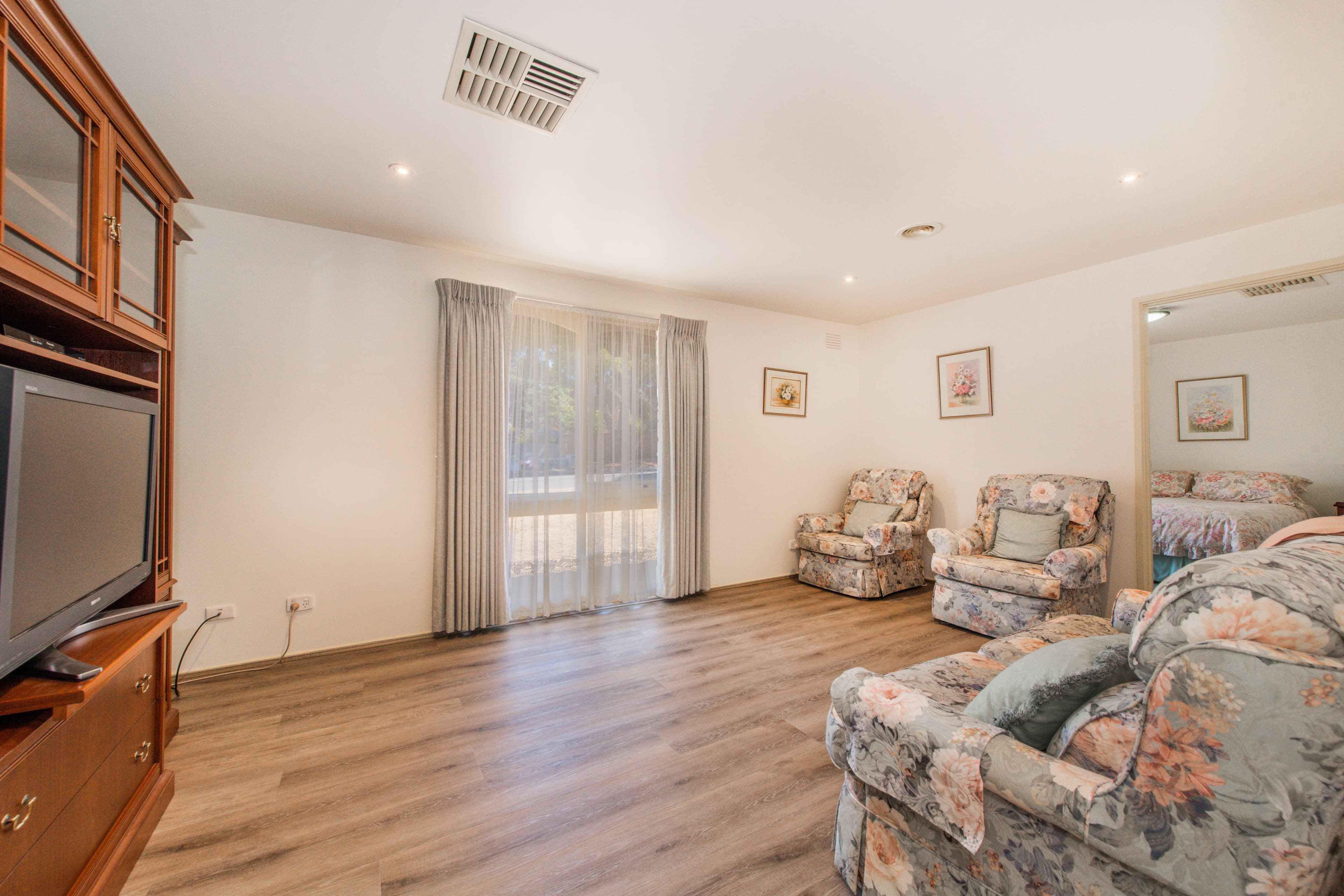15 Collendina Crescent, Scoresby VIC 3179, Scoresby - Thumbnail 4