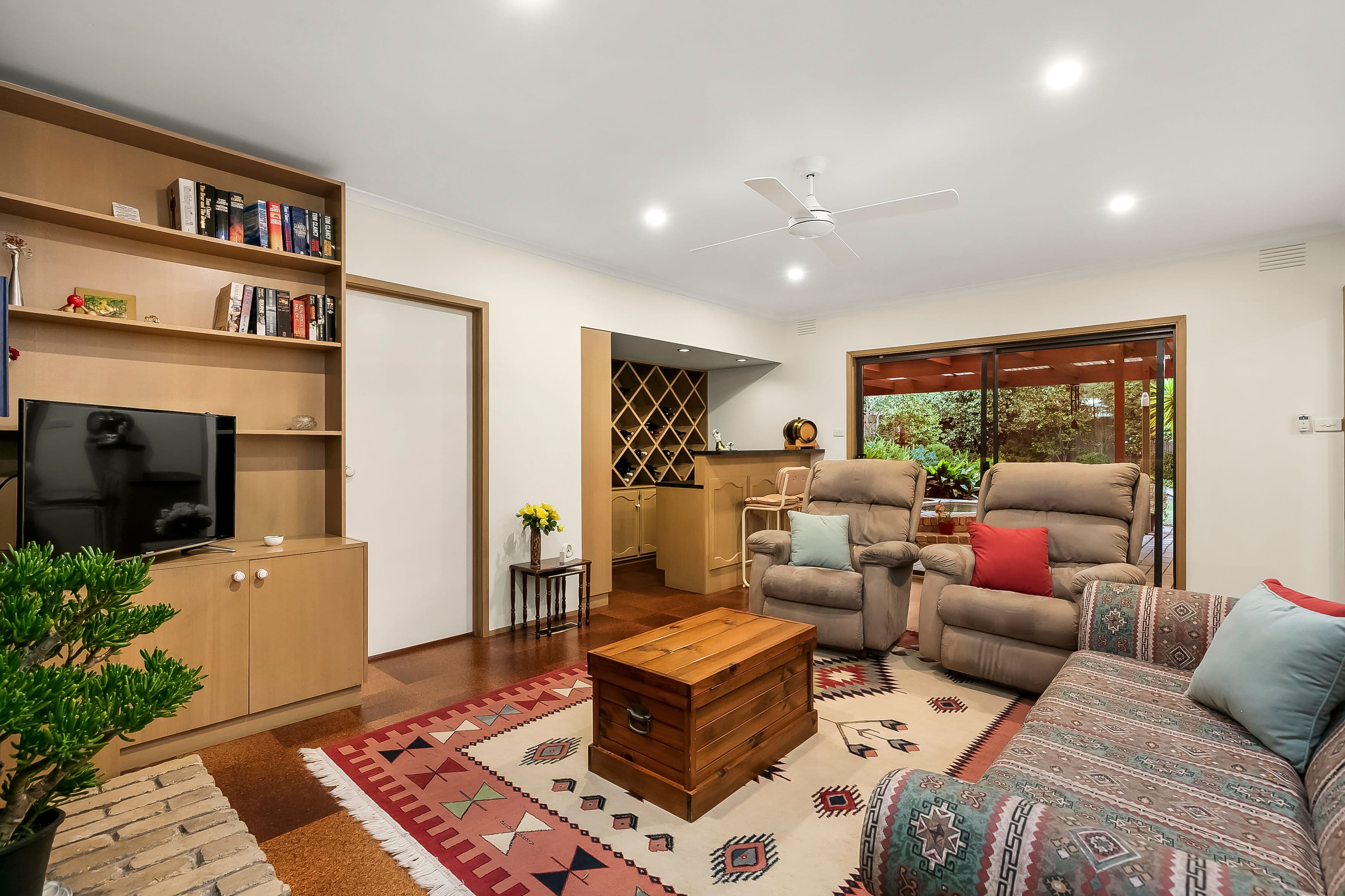 8 Midlothian Place, Glen Waverley VIC 3150, Glen Waverley - Thumbnail 2