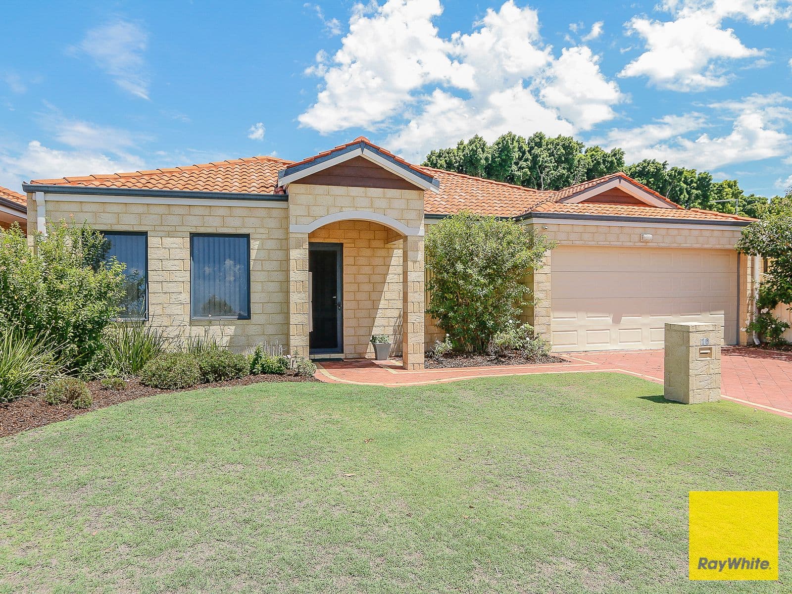 16 Lockeport Approach, Madeley WA 6065, Madeley - Thumbnail 2
