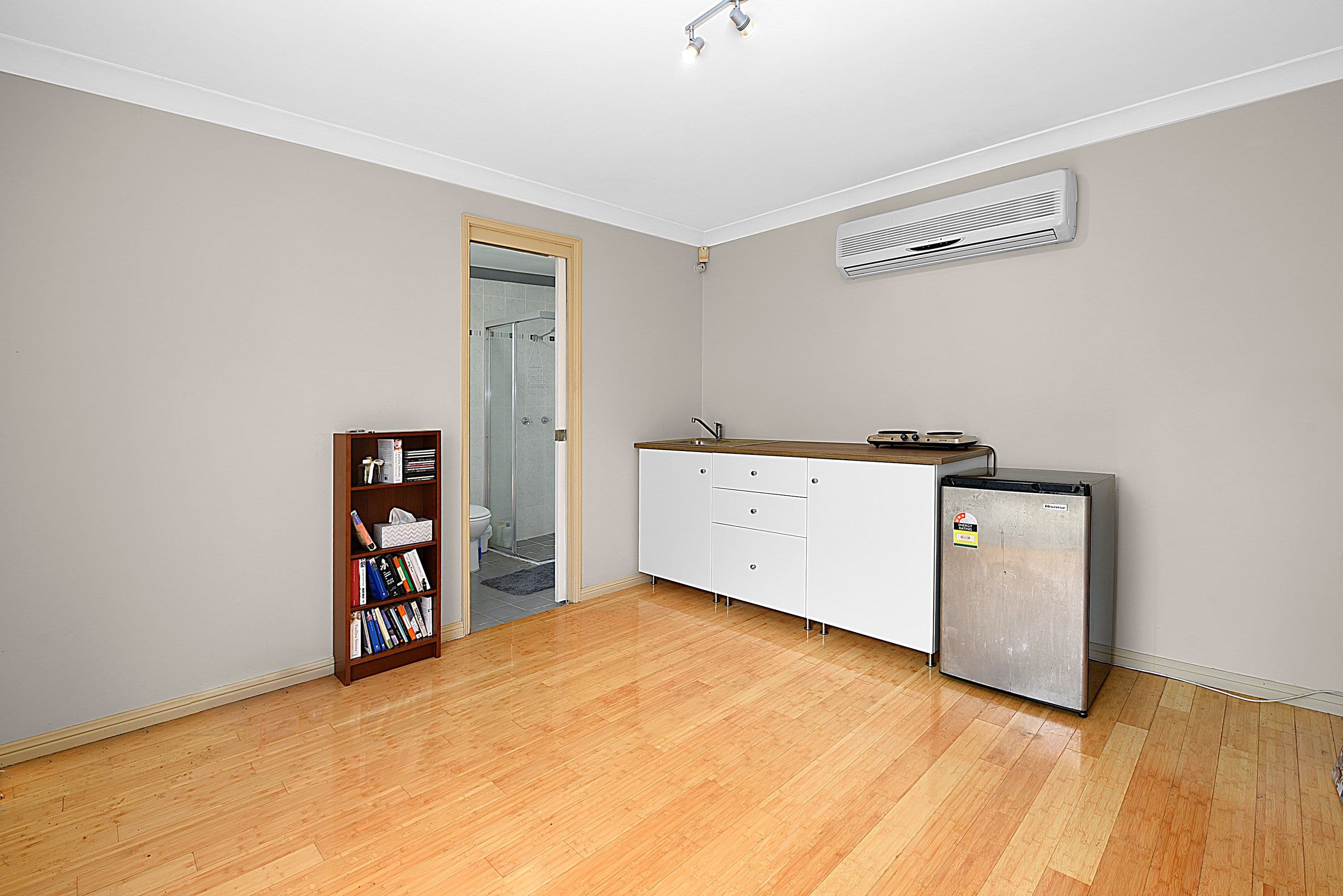 32 Lynesta Avenue, Fairfield West - Thumbnail 8