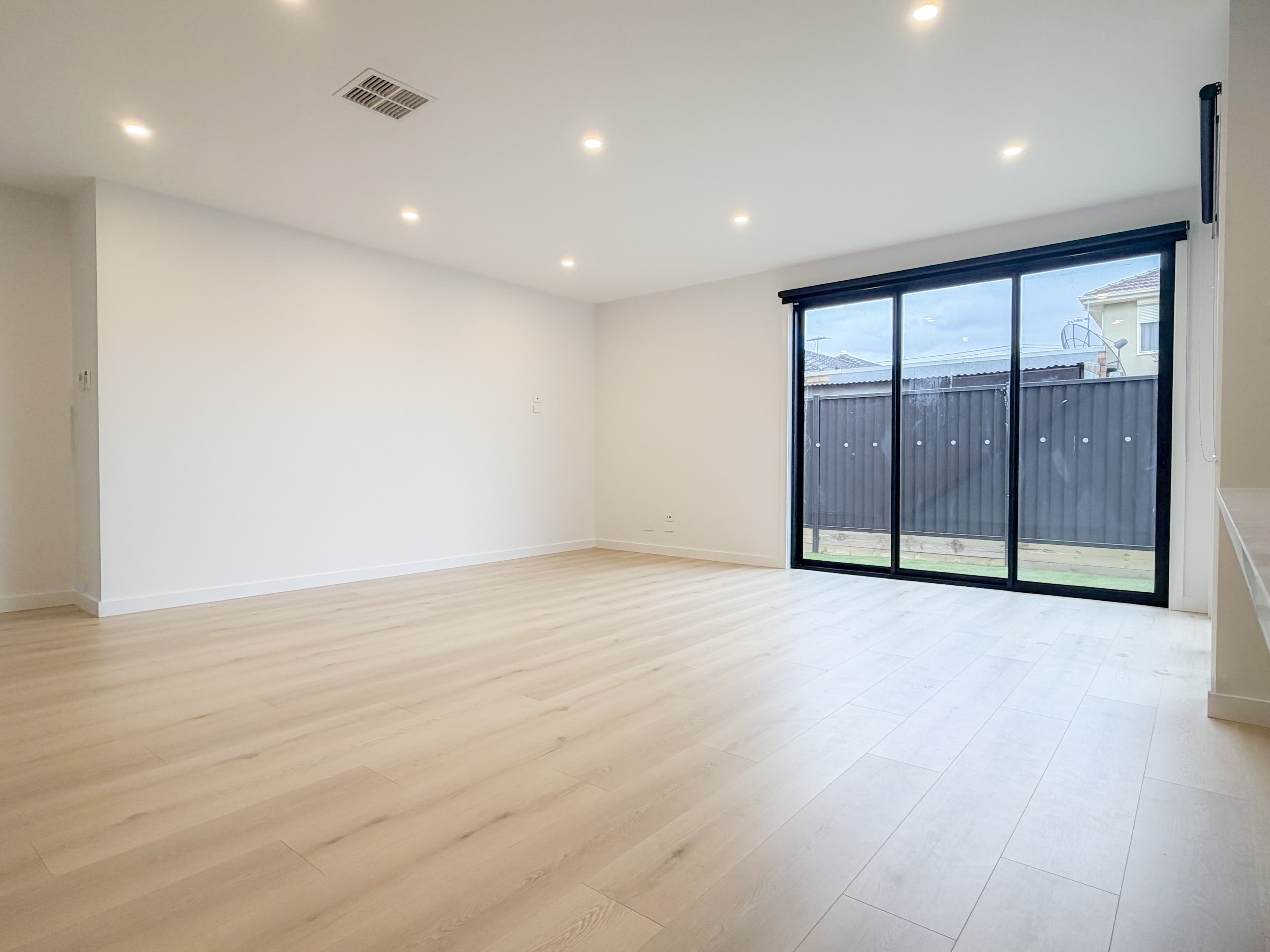 3/83 Arundel Avenue, Reservoir VIC 3073, Reservoir - Thumbnail 3