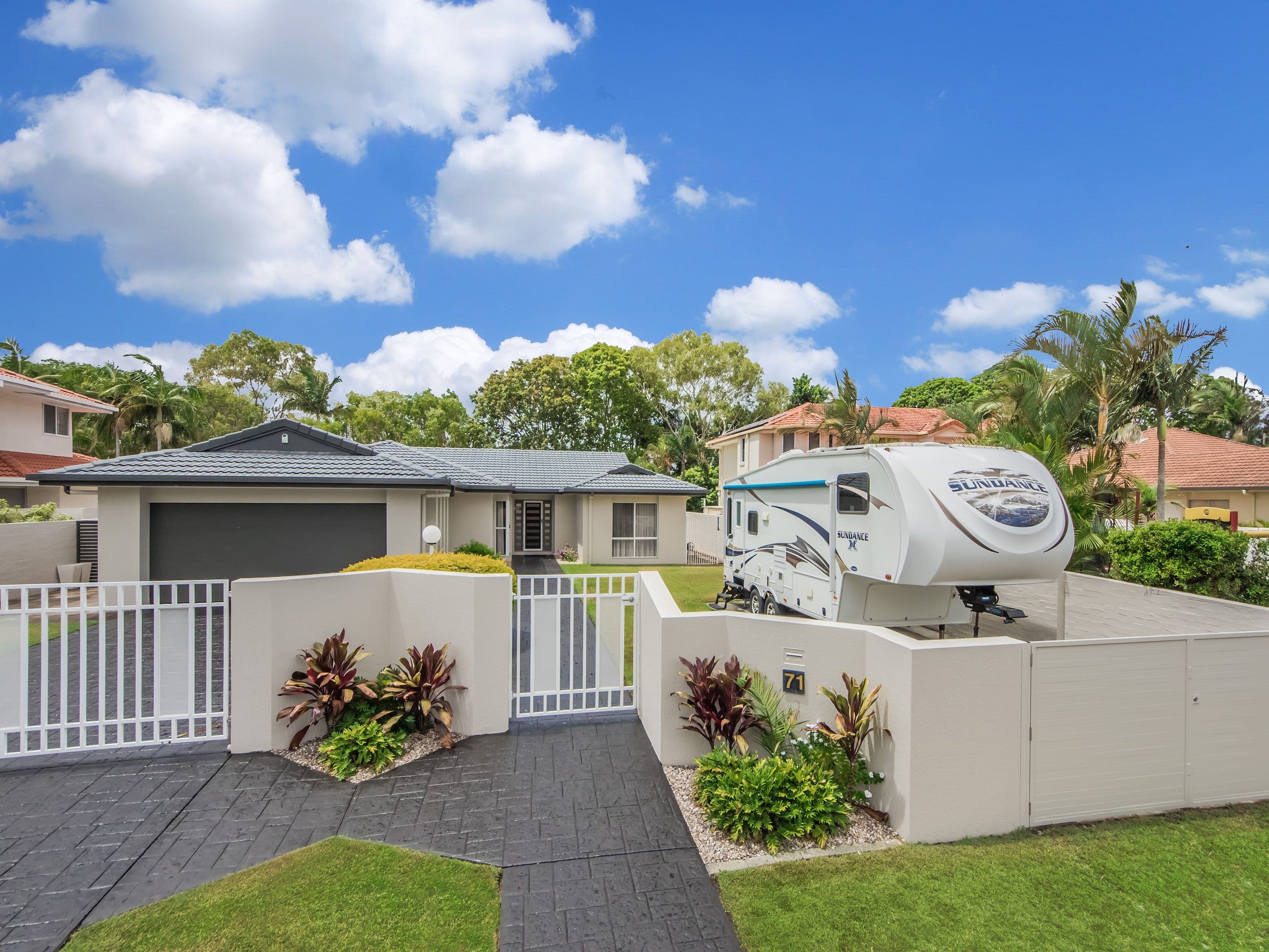 71 Santa Cruz Boulevard, Clear Island Waters QLD 4226, Clear Island Waters - Thumbnail 3