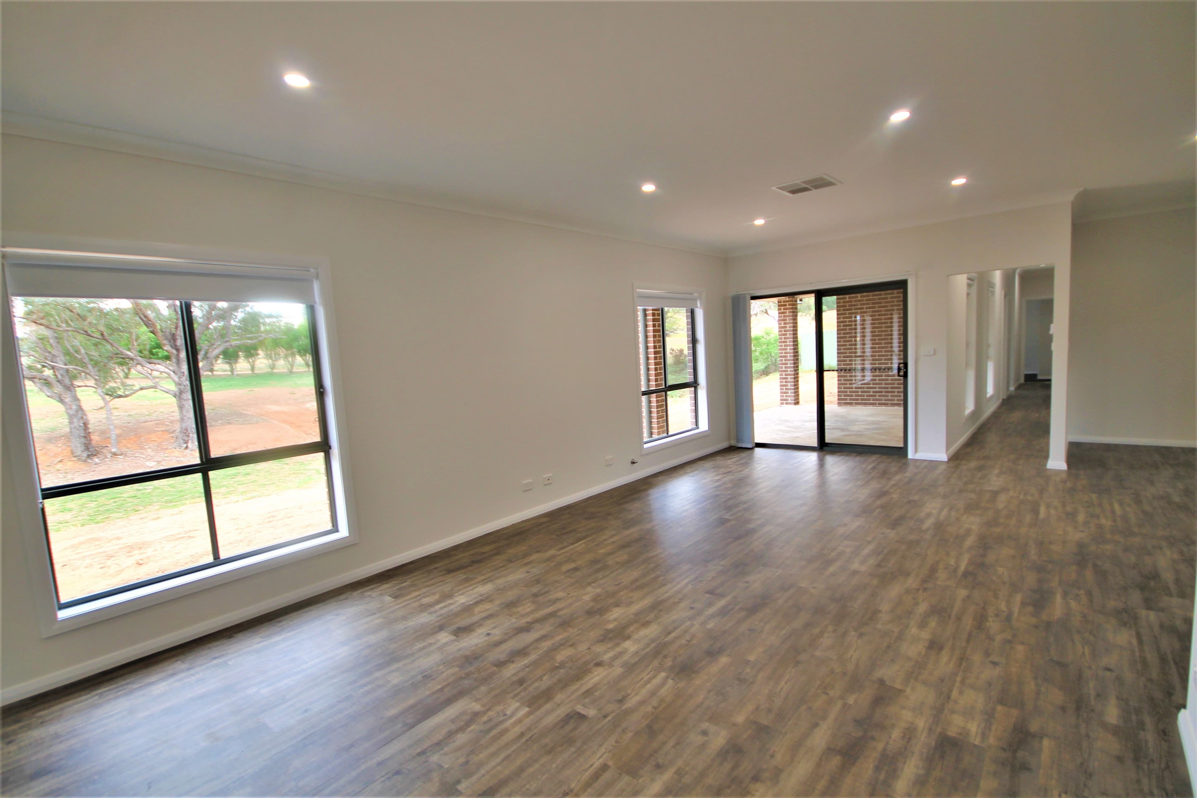 9 Francis Place, Young - Thumbnail 6