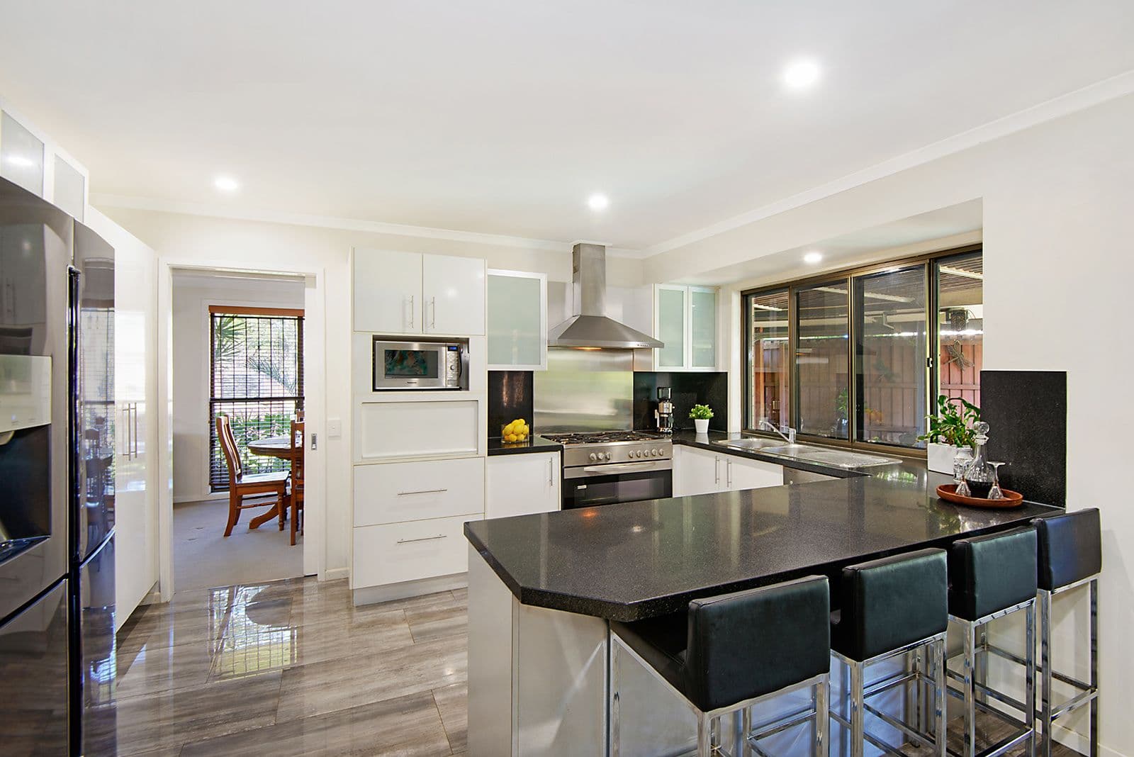 6 Wyncroft Street, Holland Park QLD 4121, Holland Park - Thumbnail 4