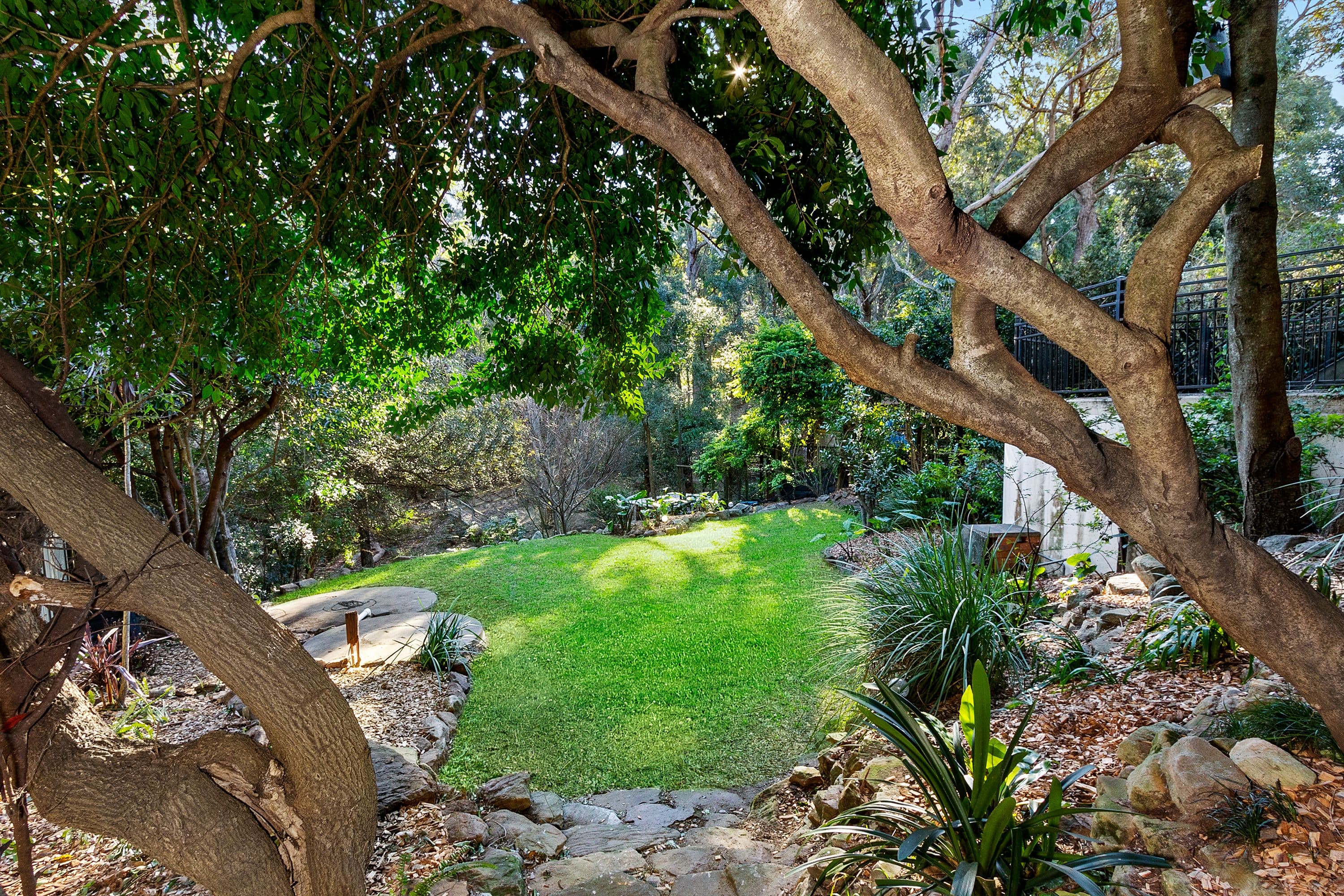 362 Lieutenant Bowen Drive, Bowen Mountain - Thumbnail 2