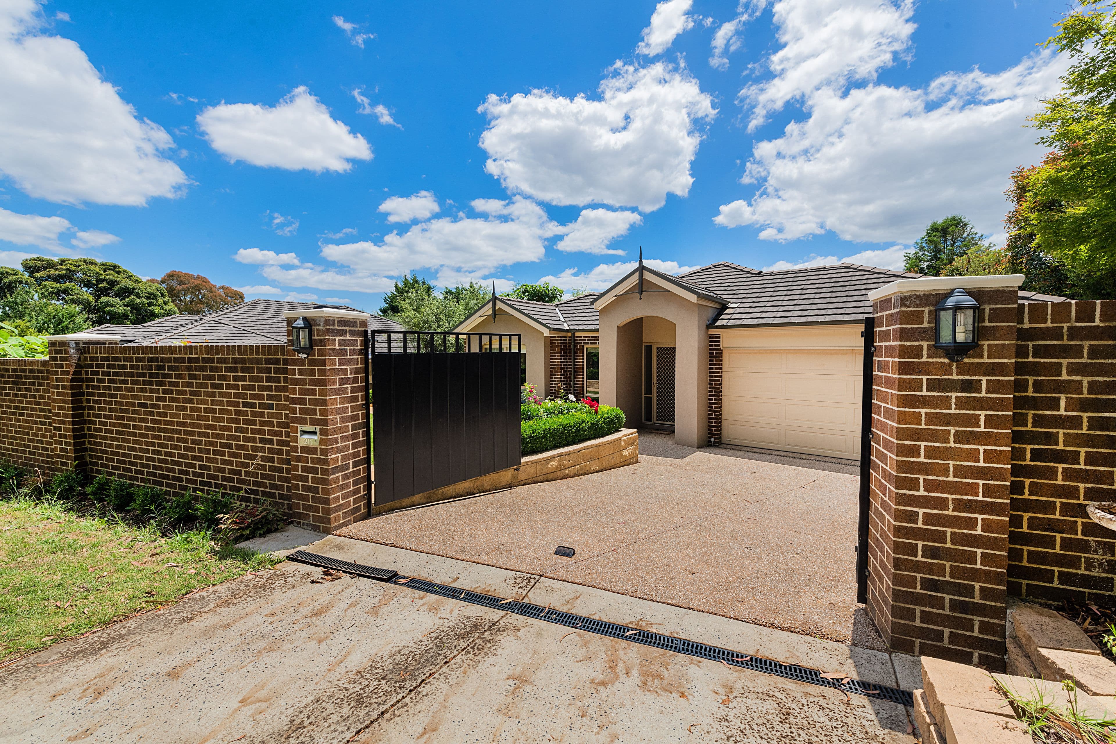 211 Cambridge Road, Mooroolbark VIC 3138, Mooroolbark - Thumbnail 2