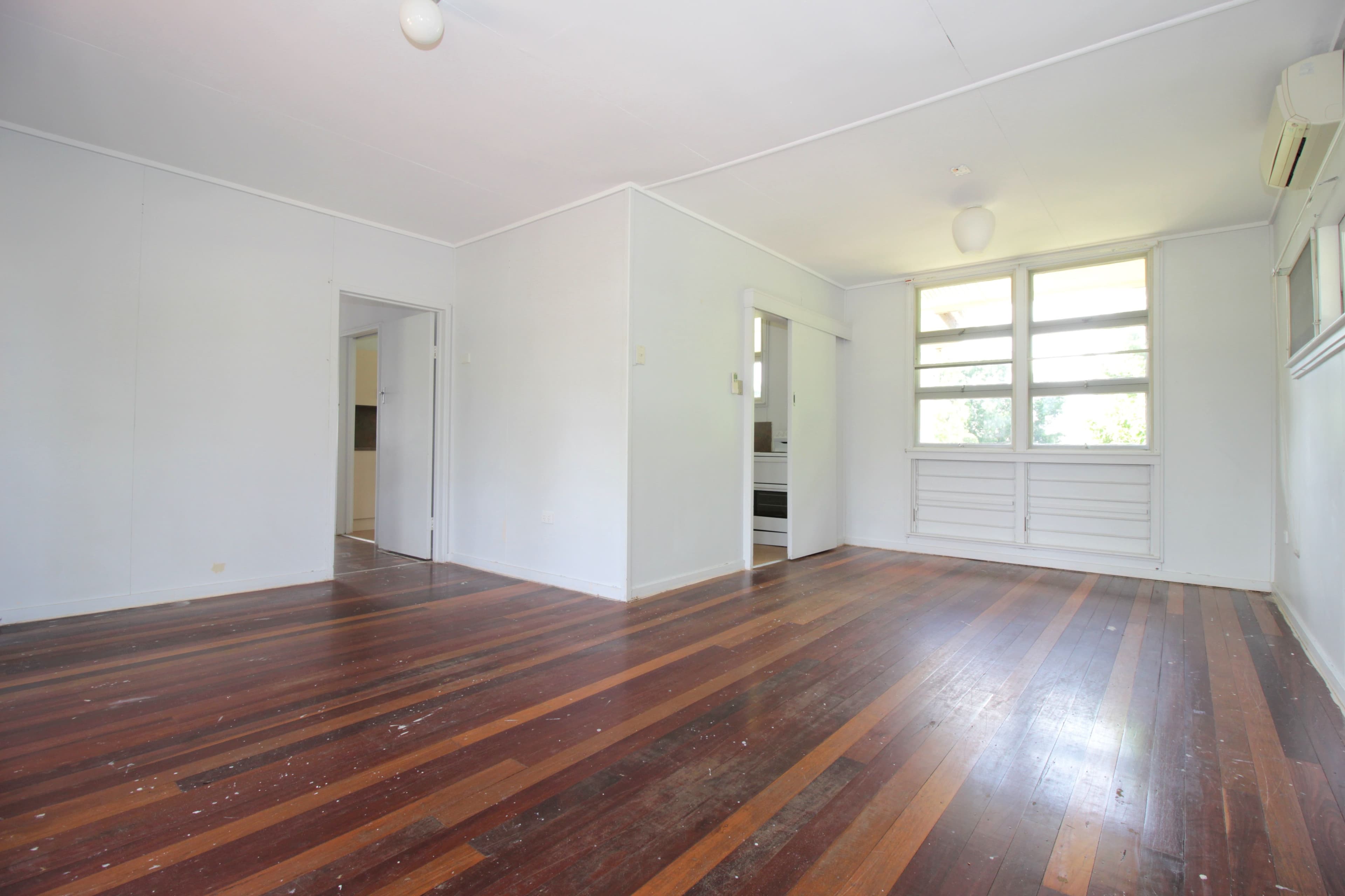 12 Campbell Street, Emerald QLD 4720, Emerald - Thumbnail 3