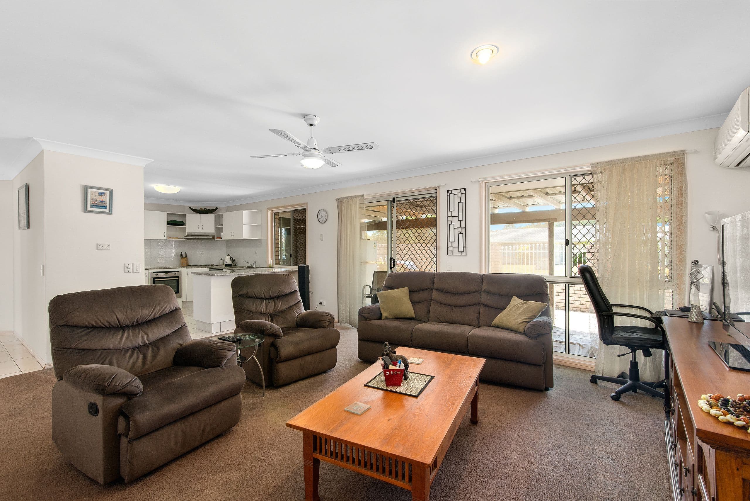 7 Saffron Street, Elanora QLD 4221, Elanora - Thumbnail 2