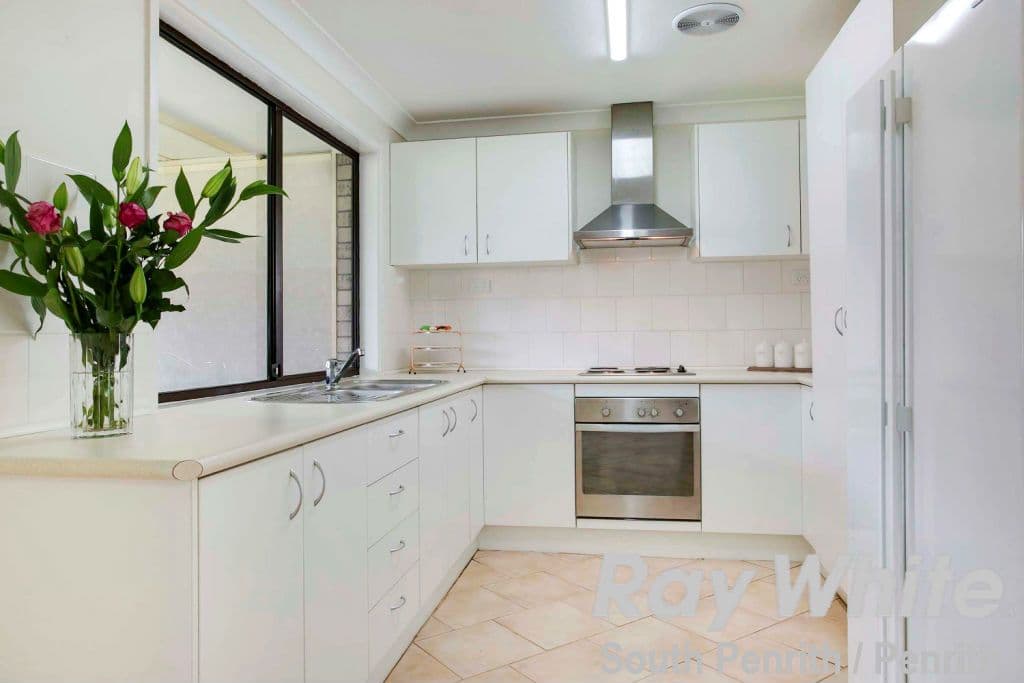 8 Malabine Place, South Penrith - Thumbnail 3