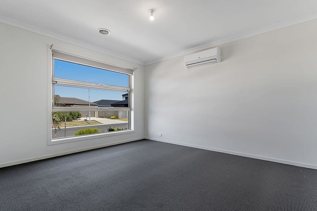 8 Stringybark Avenue, Wallan VIC 3756, Wallan - Thumbnail 2