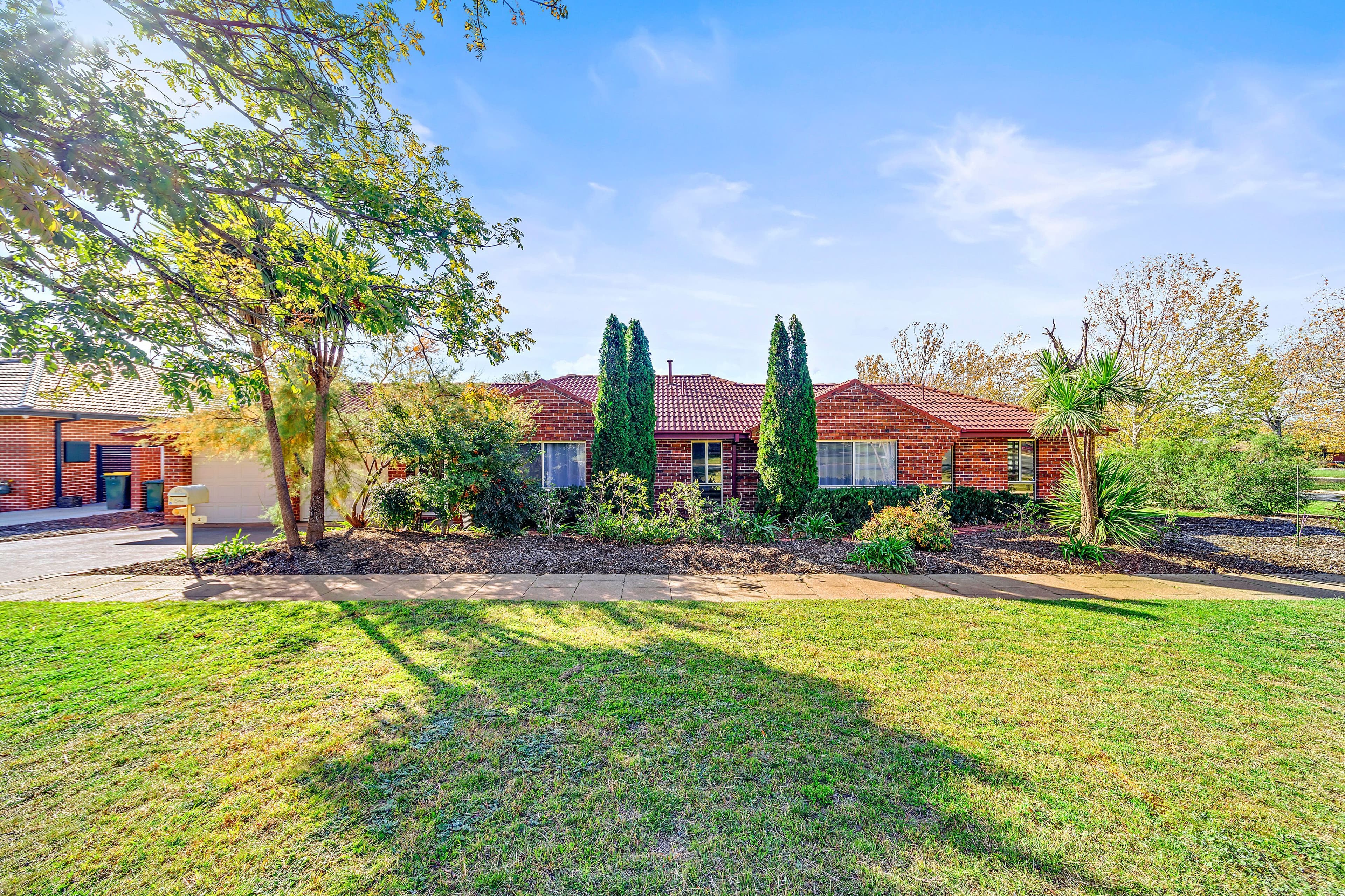 2 Warburton Street, Narrabundah ACT 2604, Narrabundah - Thumbnail 2