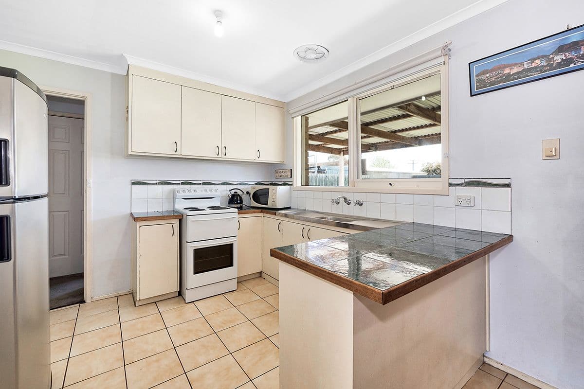 33 Fenfield Street, Cranbourne VIC 3977, Cranbourne - Thumbnail 3