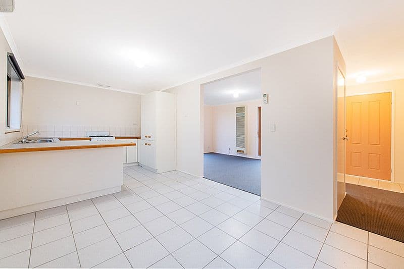 5 Tinara Court, Cranbourne North VIC 3977, Cranbourne North - Thumbnail 5