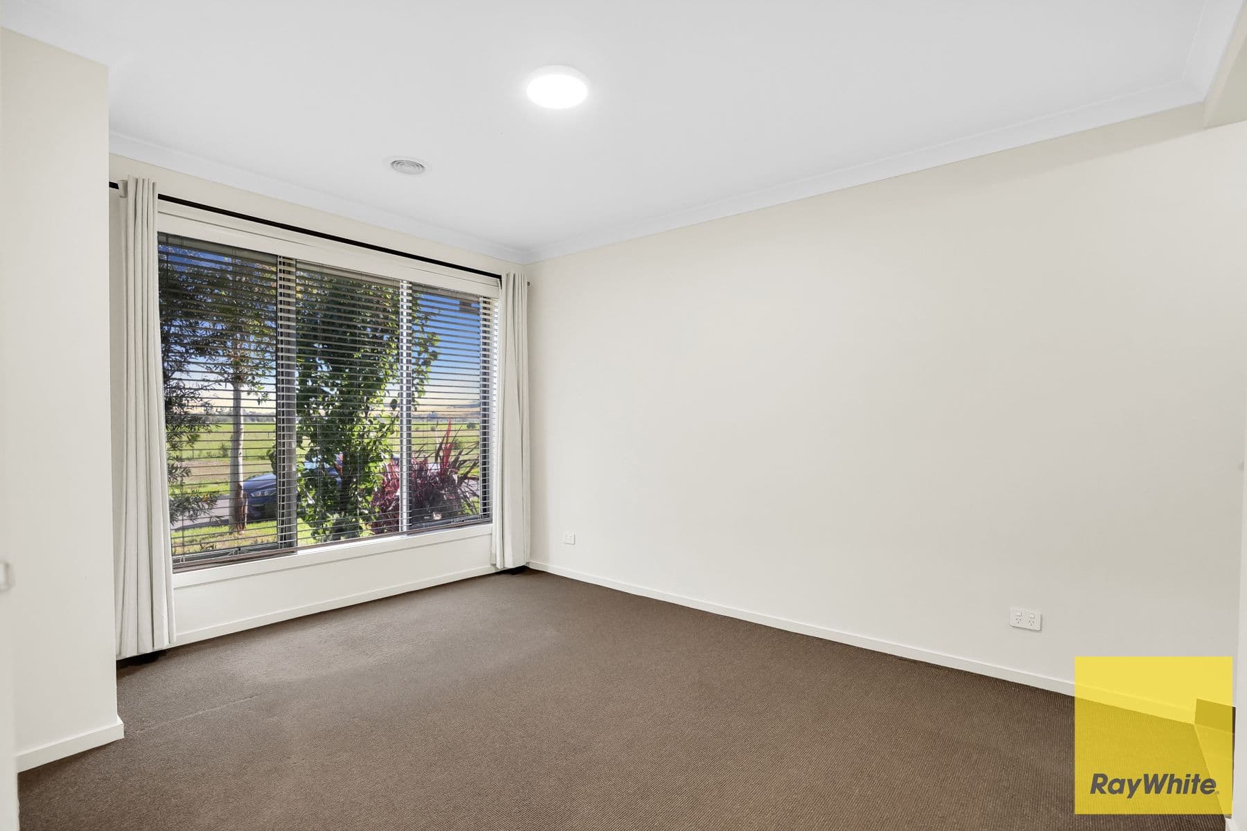 44 Gilded Road, Werribee VIC 3030, Werribee - Thumbnail 4