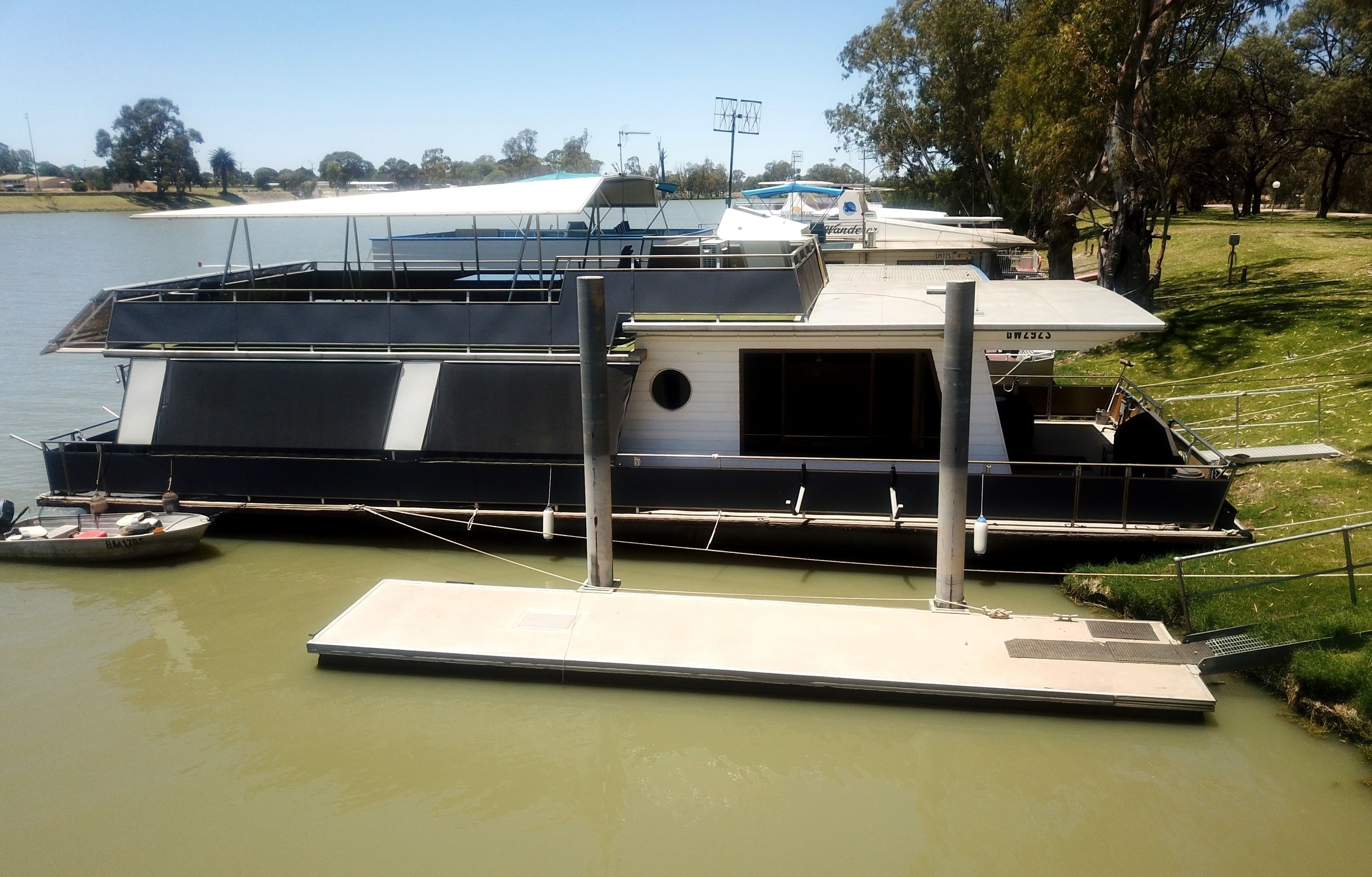 23 Old Ferry Road - Houseboat 'Swan 18', Berri SA 5343, Berri - Image 1