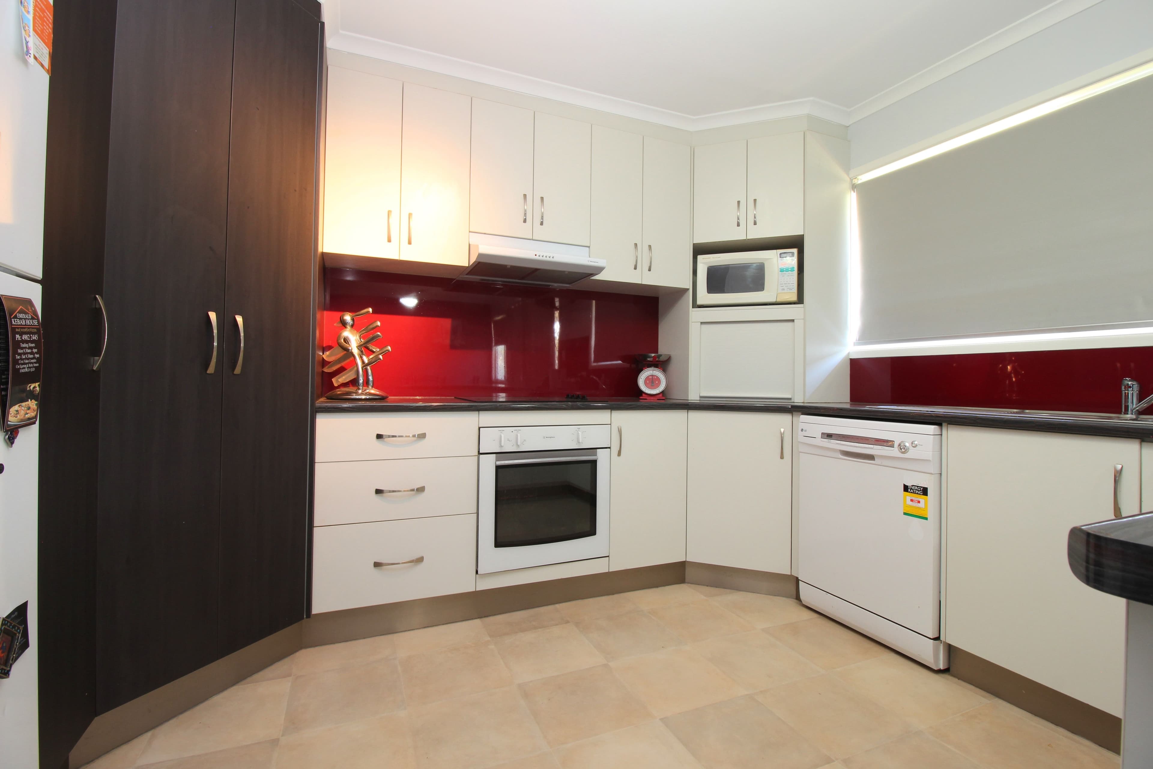 223 Borilla Street, Emerald QLD 4720, Emerald - Thumbnail 5
