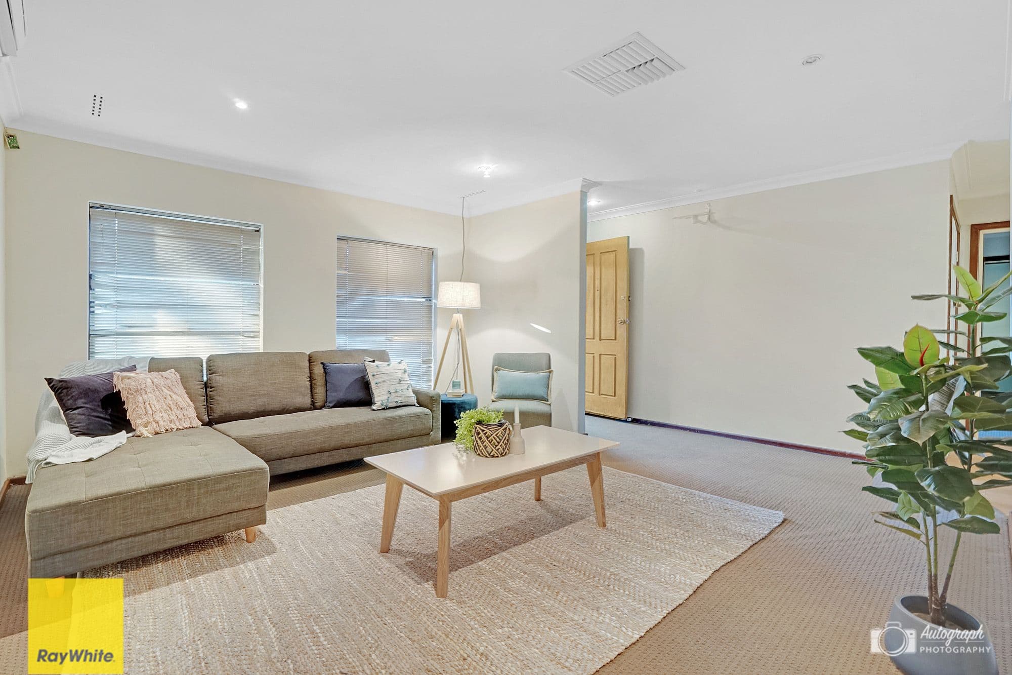 38 Nanovich Avenue, Girrawheen WA 6064, Girrawheen - Thumbnail 2