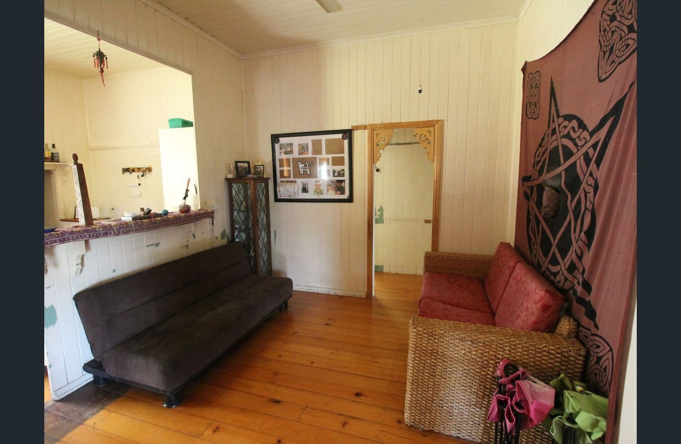 80 Middle Street, Esk QLD 4312, Esk - Thumbnail 4