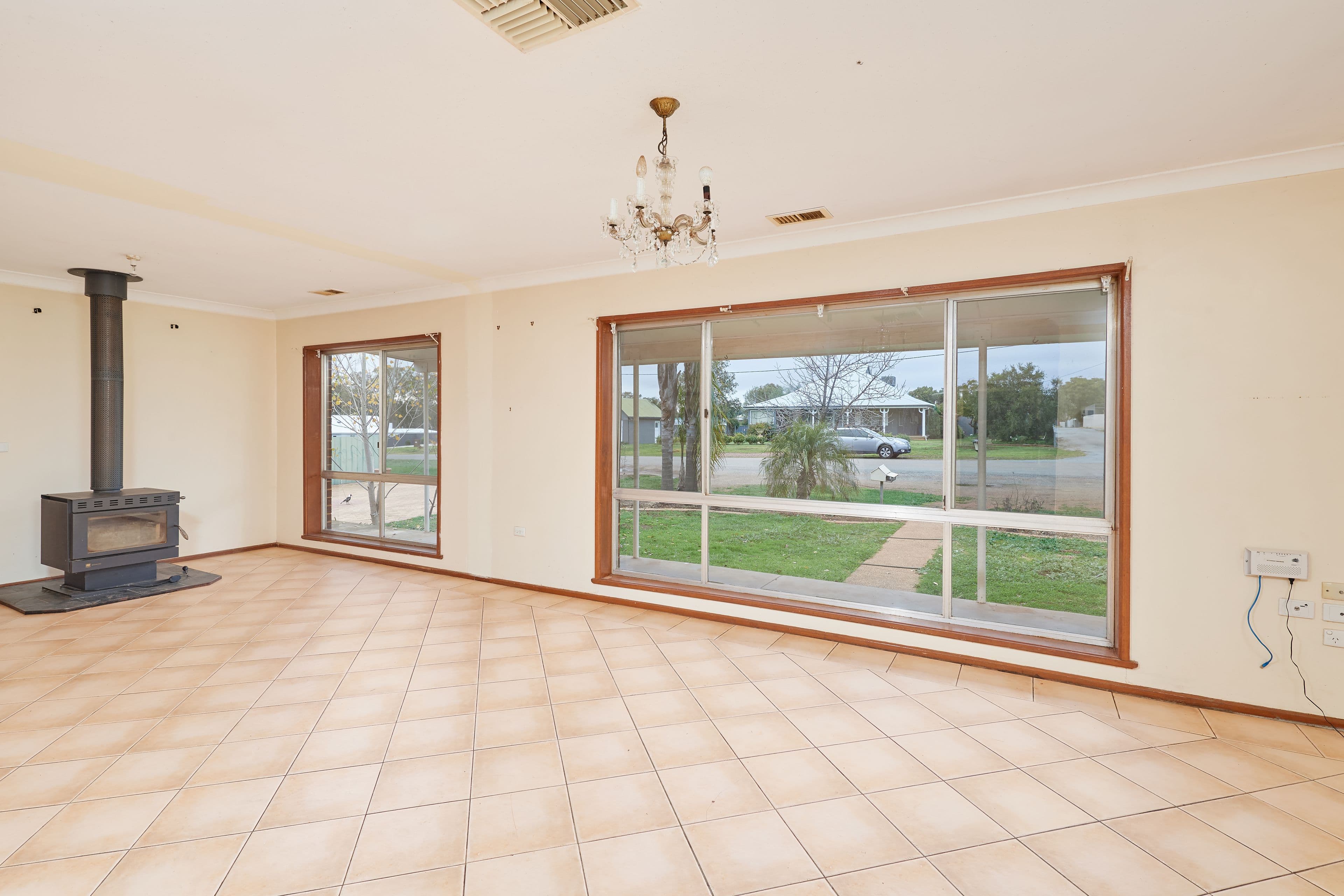 94 Iverach Street, Coolamon NSW 2701, Coolamon - Thumbnail 3
