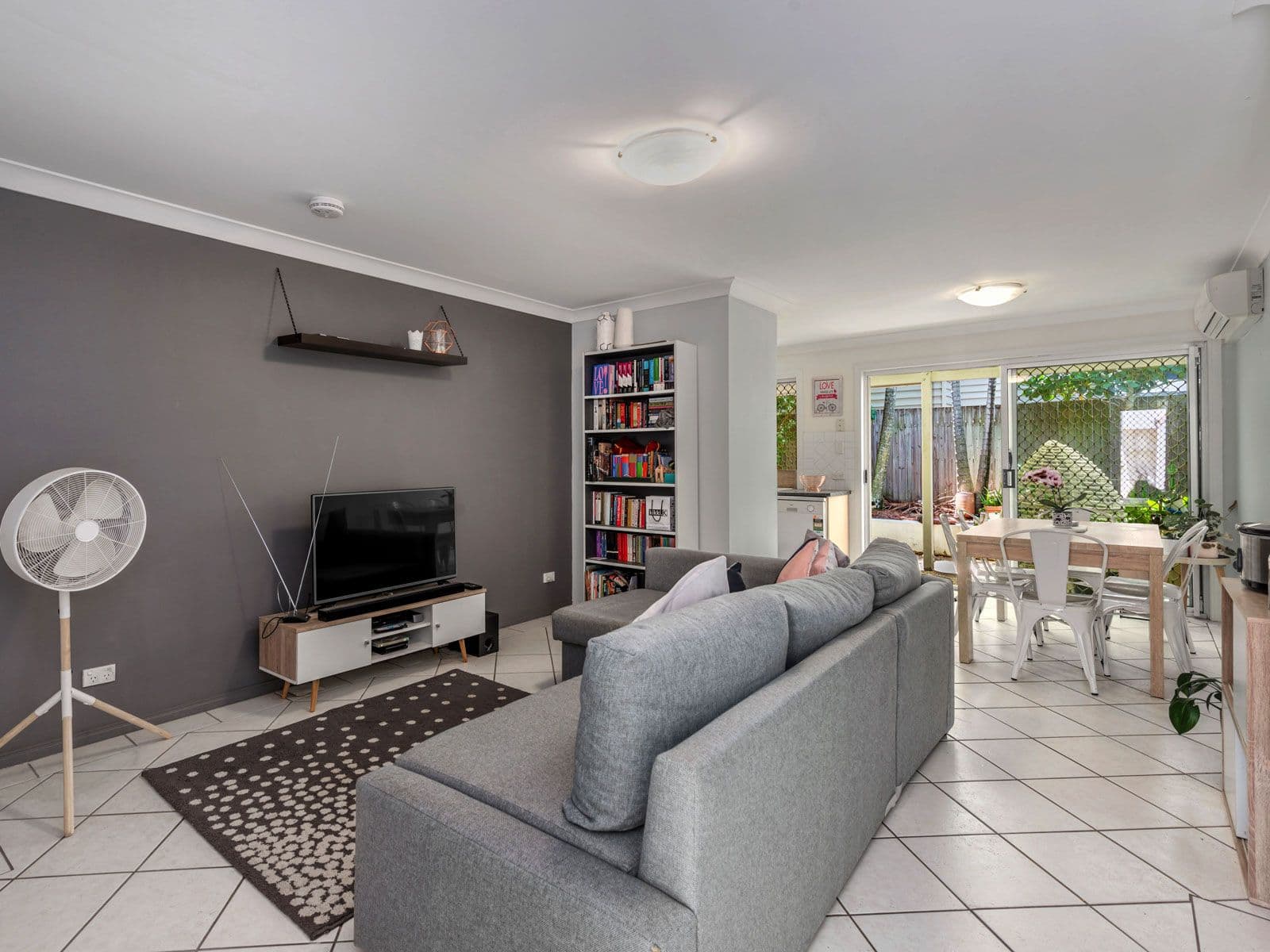 177 Riding Road, Balmoral QLD 4171, Balmoral - Thumbnail 2
