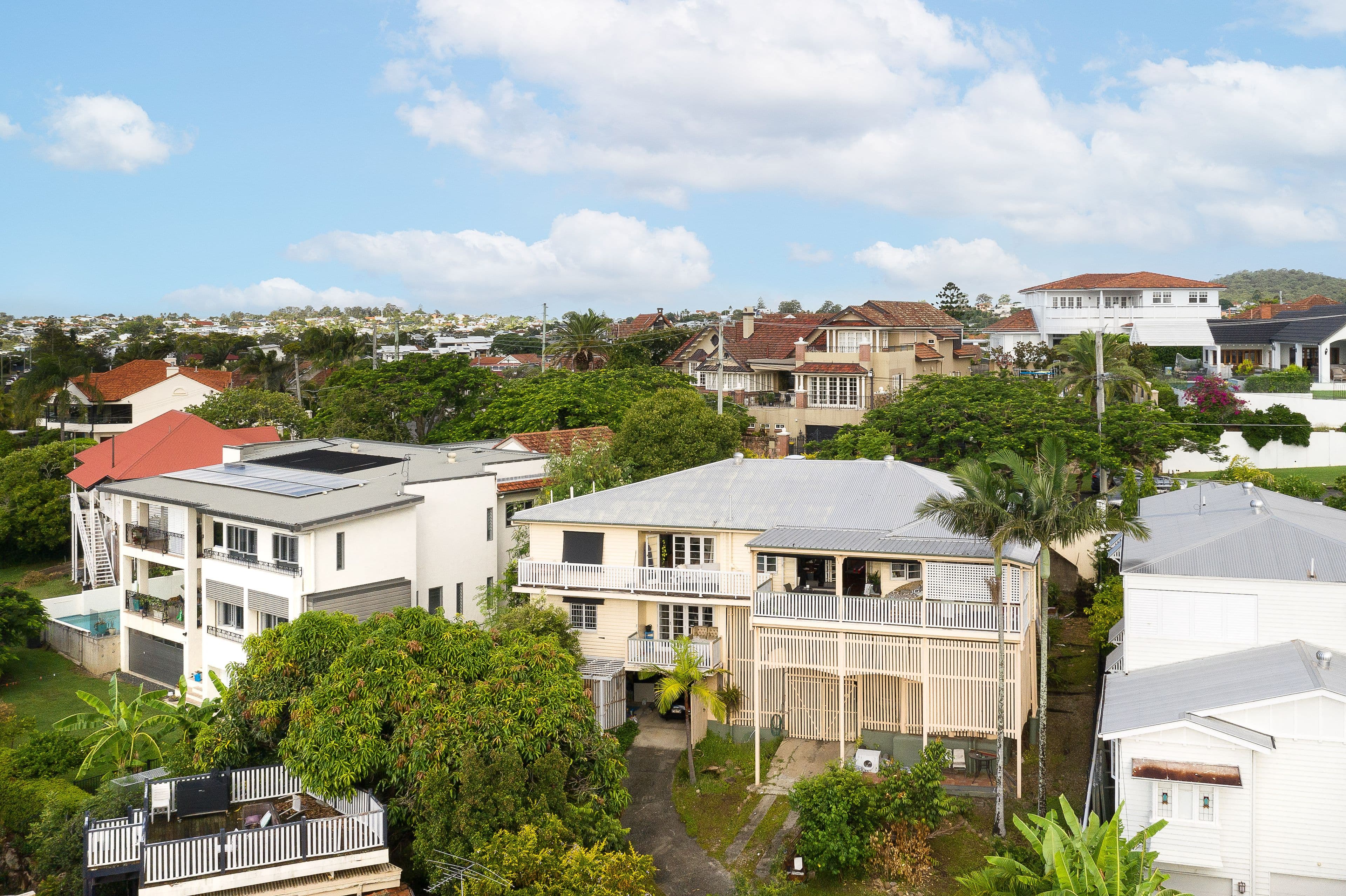 17 Welwyn Crescent, Coorparoo QLD 4151, Coorparoo - Thumbnail 2