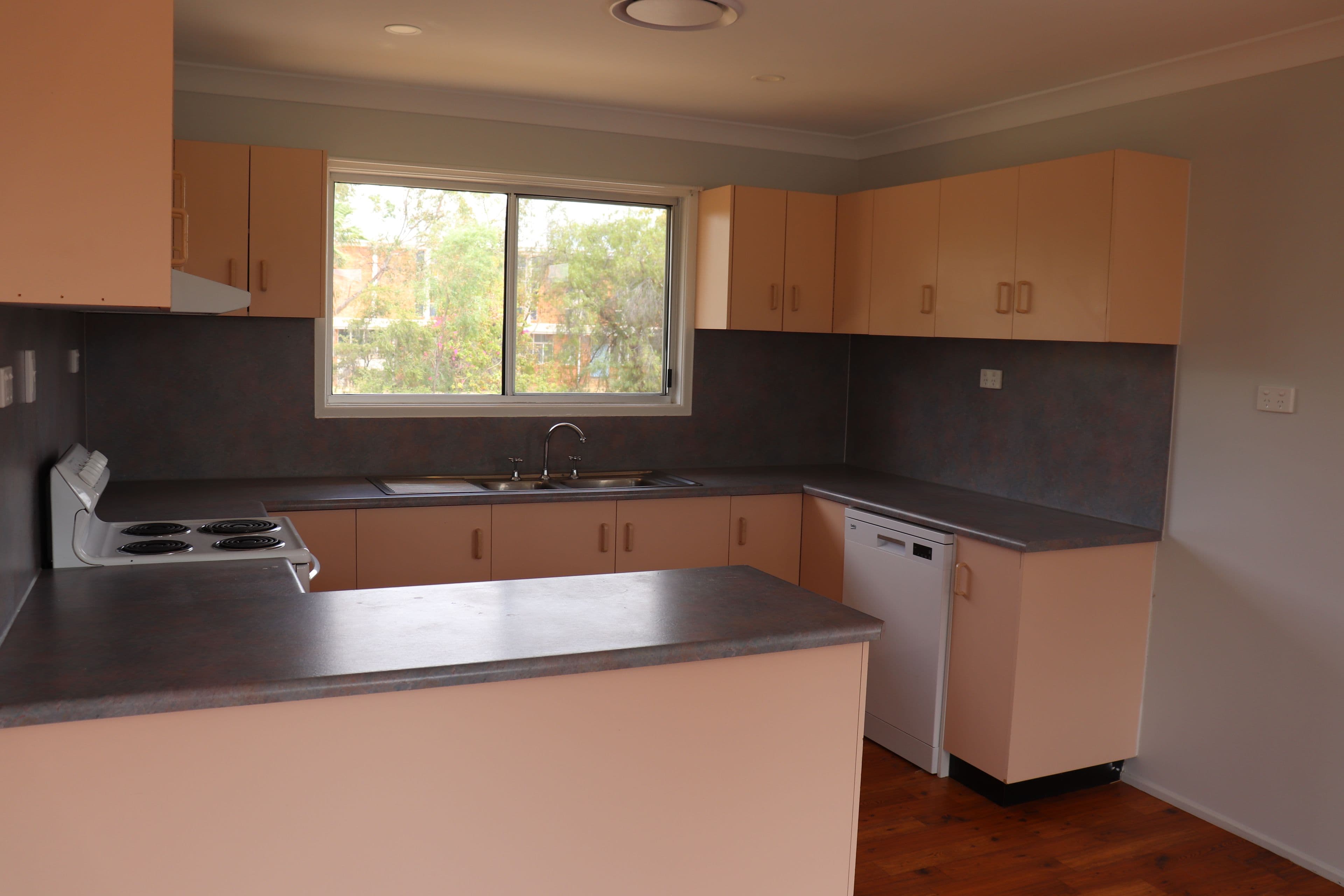 82 Edward Street, Charleville QLD 4470, Charleville - Thumbnail 3