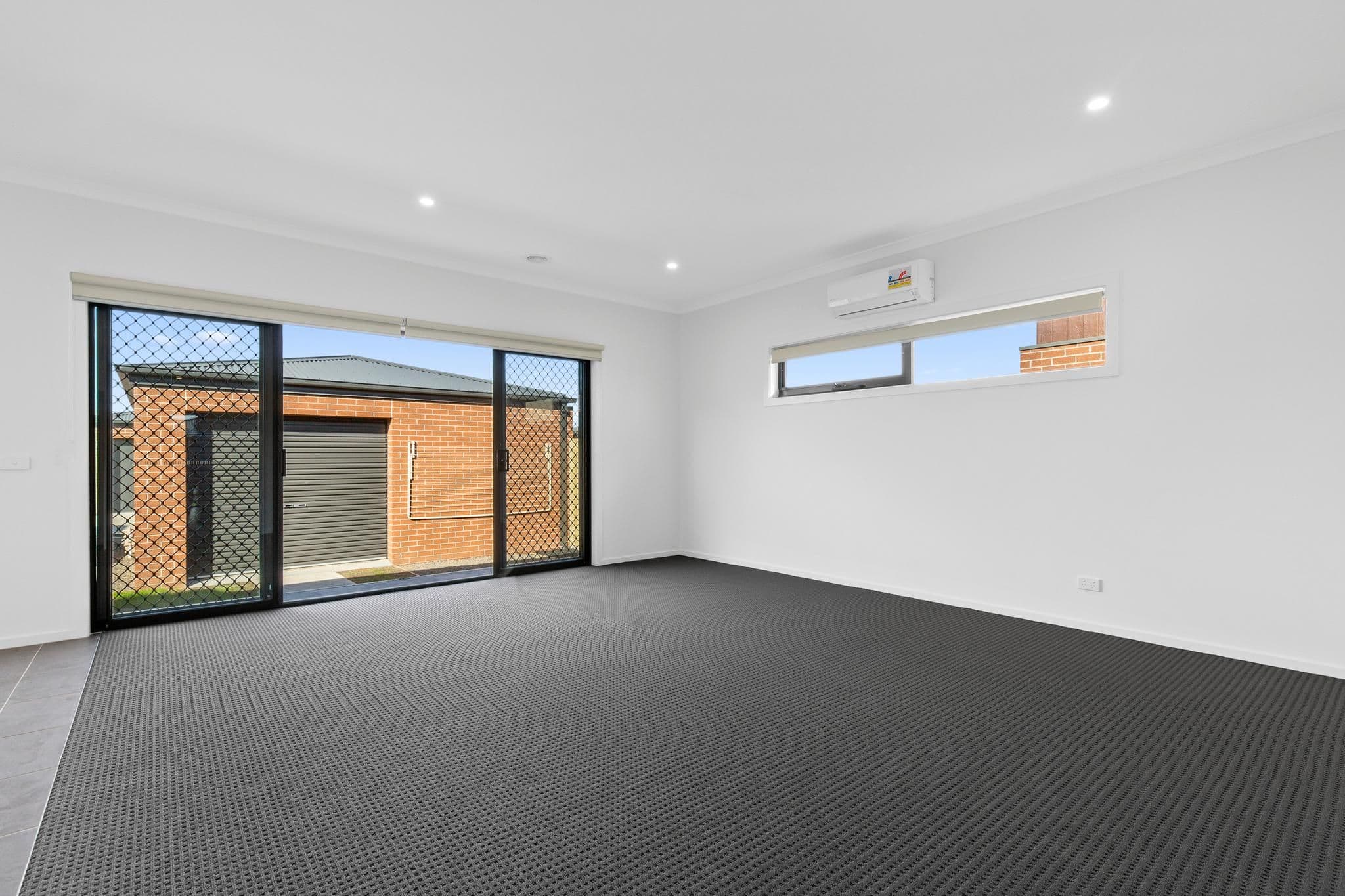 32 O'Brien Parade, Pakenham VIC 3810, Pakenham - Thumbnail 2