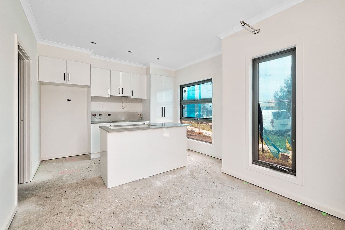 15 Lanthorn Crescent, Cranbourne East VIC 3977, Cranbourne East - Thumbnail 3