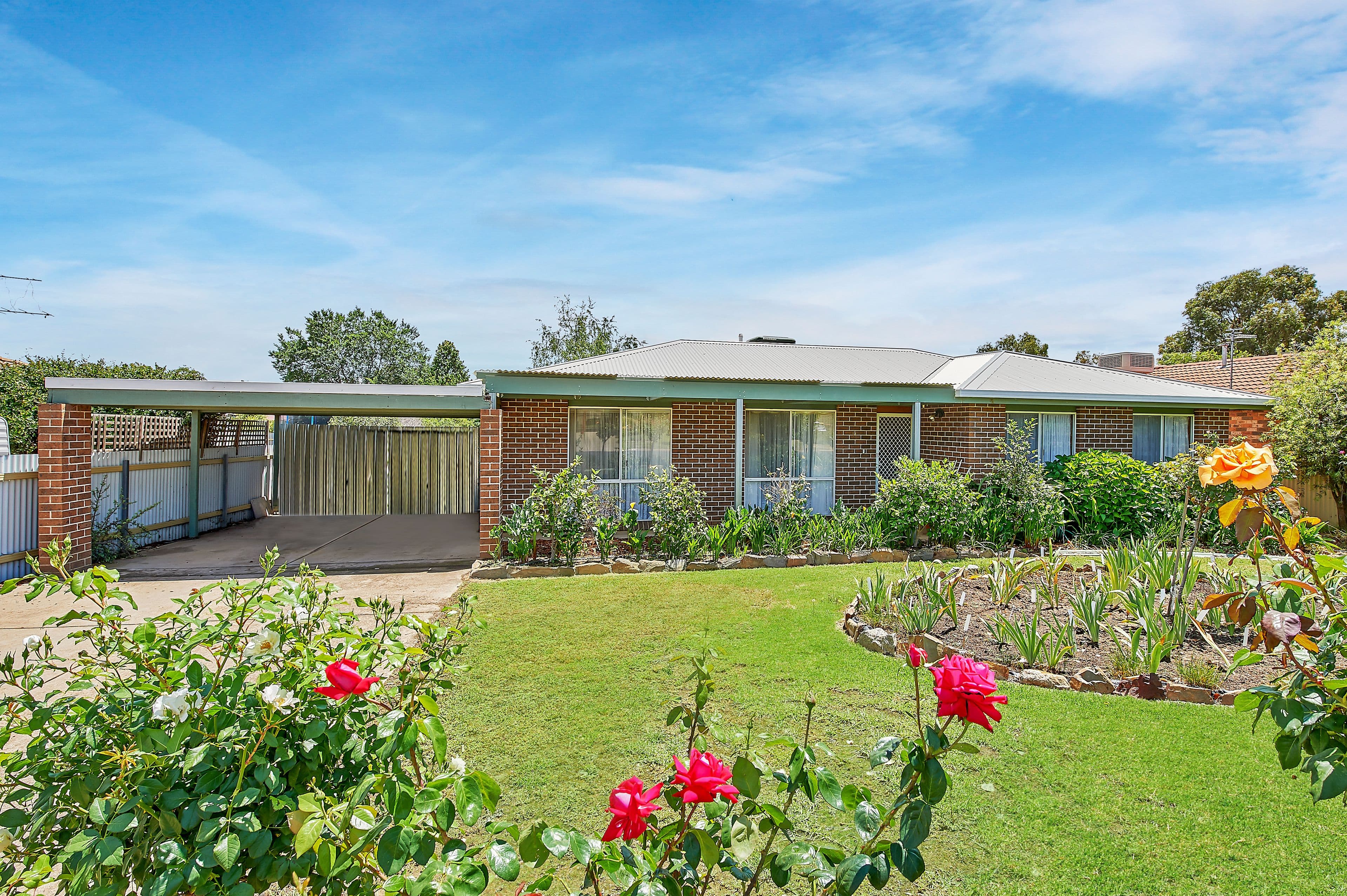 11 Balleroo Crescent, Glenfield Park - Image 1