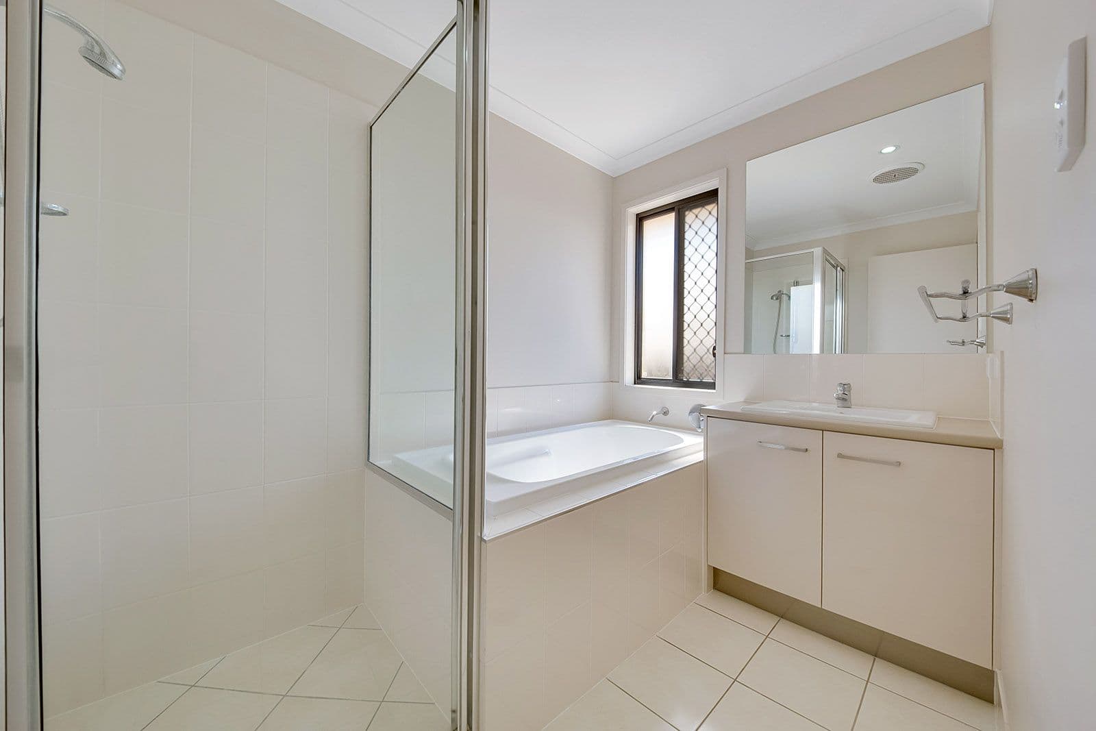 1 Namadgi Terrace, New Auckland QLD 4680, New Auckland - Thumbnail 6