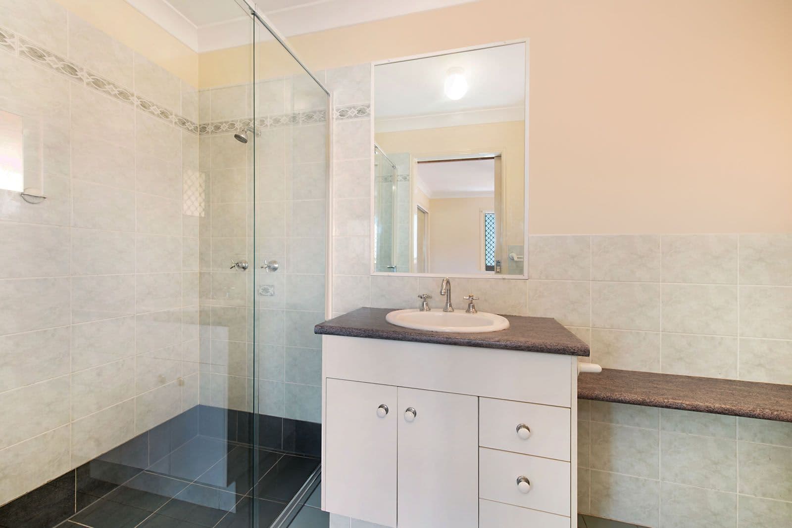 32 Iris Street, Holland Park West QLD 4121, Holland Park West - Thumbnail 7
